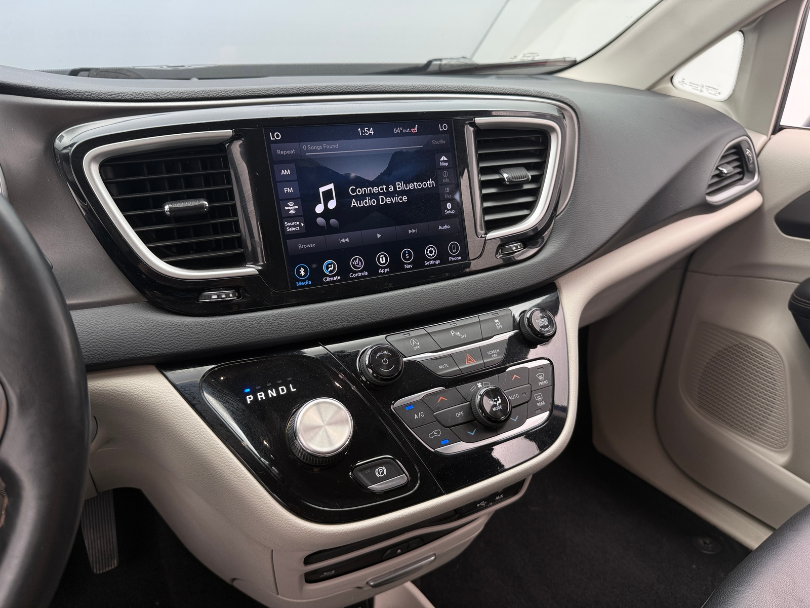 Thumbnail: 2020 Chrysler Pacifica - 3