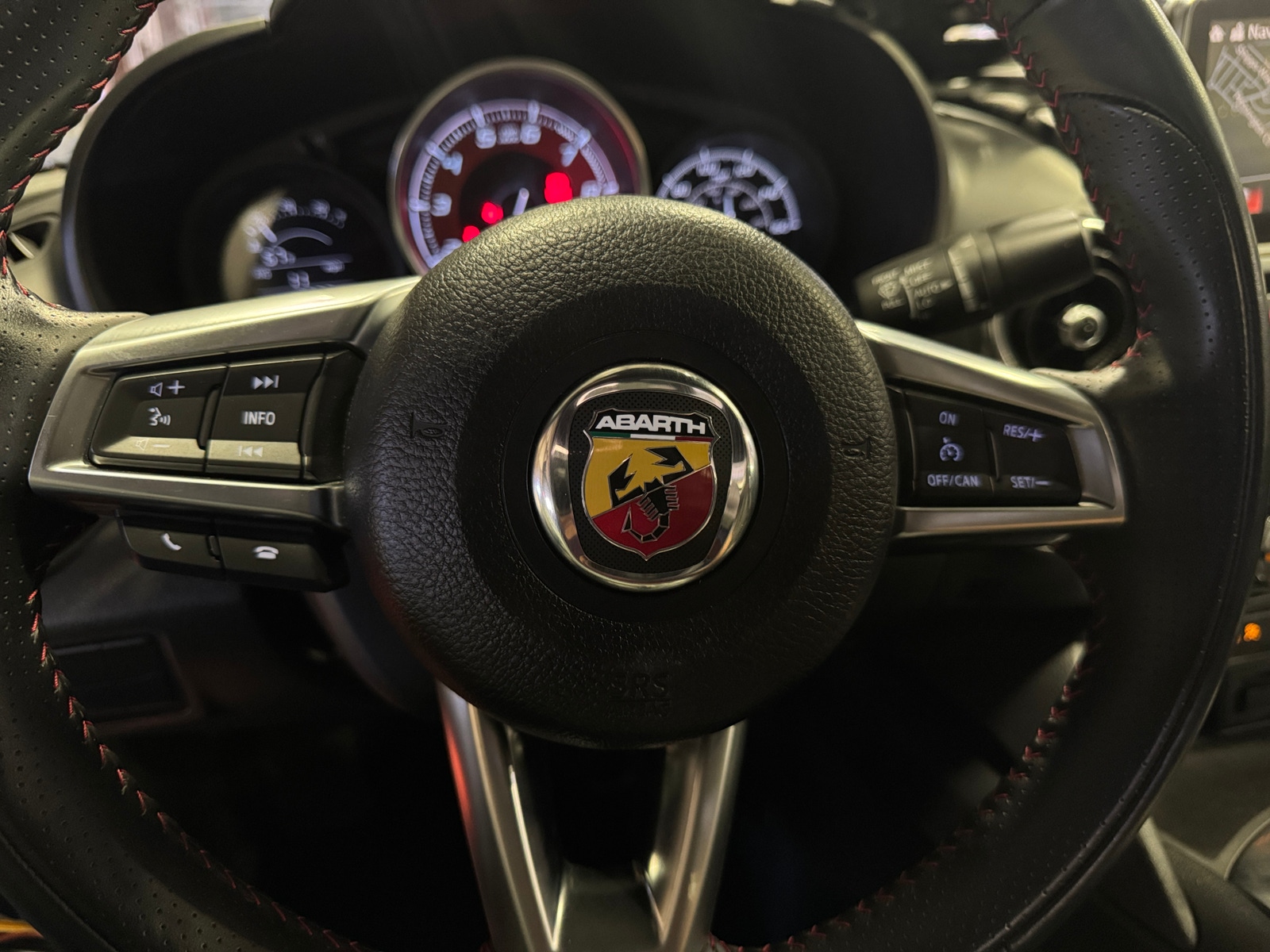 Thumbnail: 2018 Fiat 124 Spider - 4