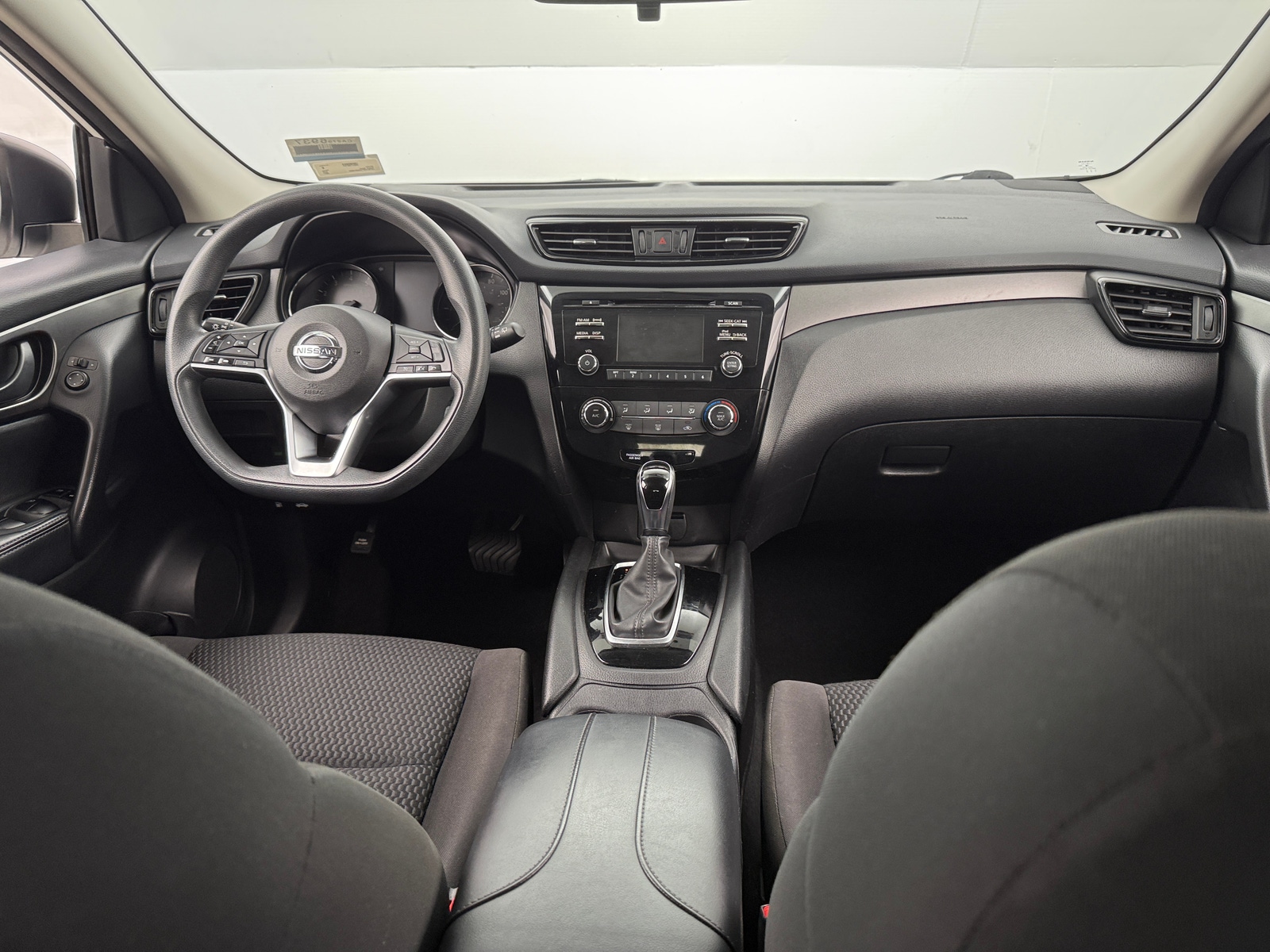 Thumbnail: 2017 Nissan Rogue Sport - 3