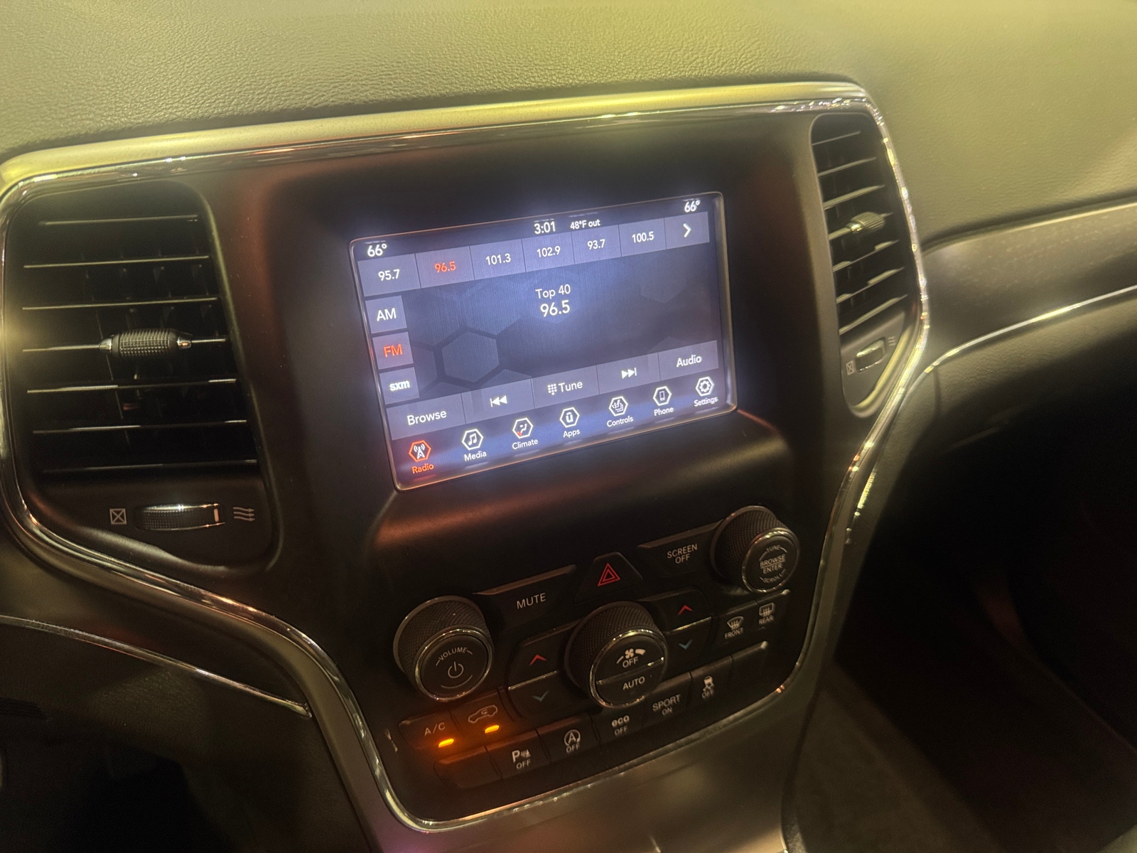 Thumbnail: 2018 Jeep Grand Cherokee - 3