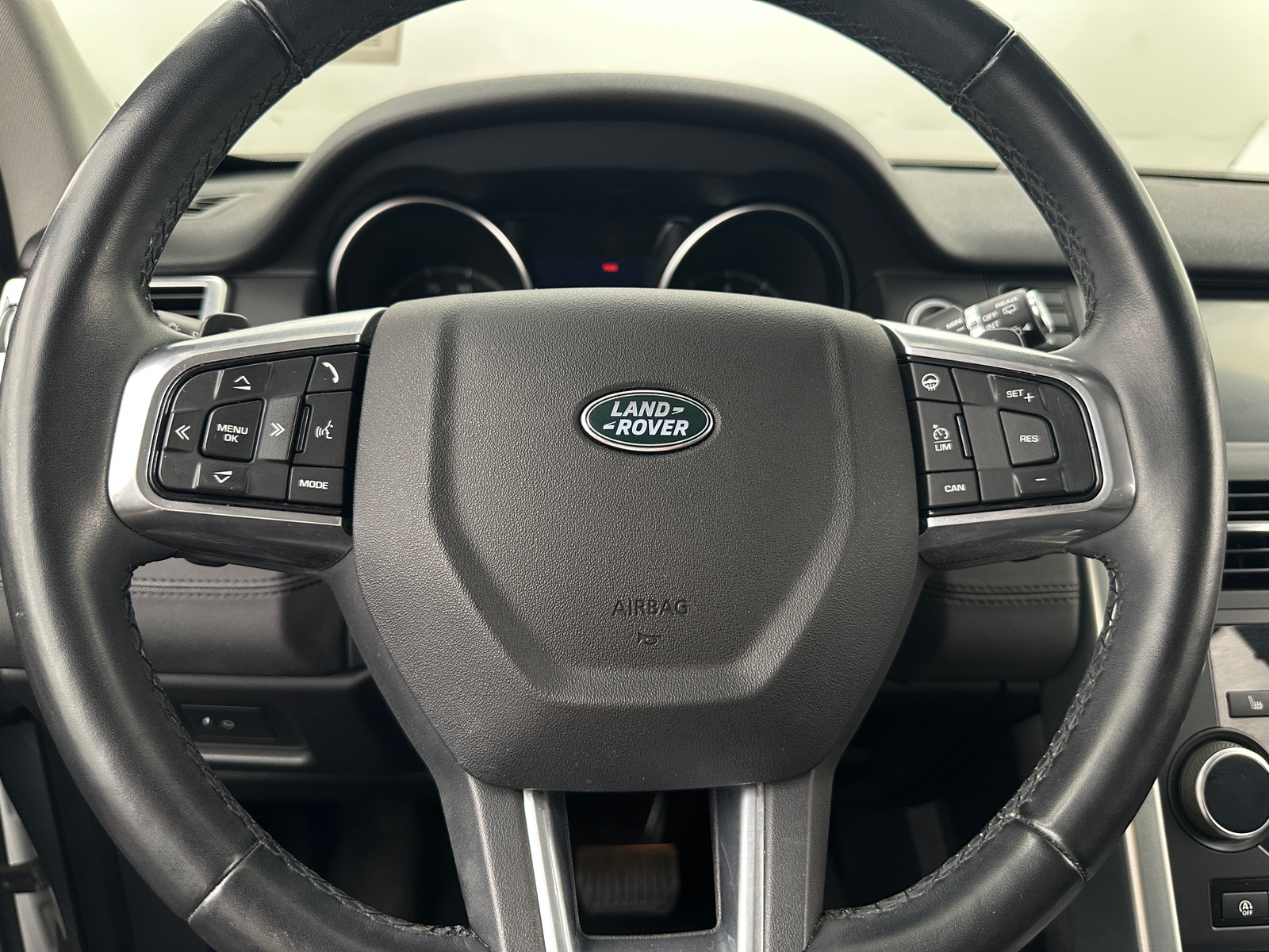 Thumbnail: 2019 Land Rover Discovery Sport - 4