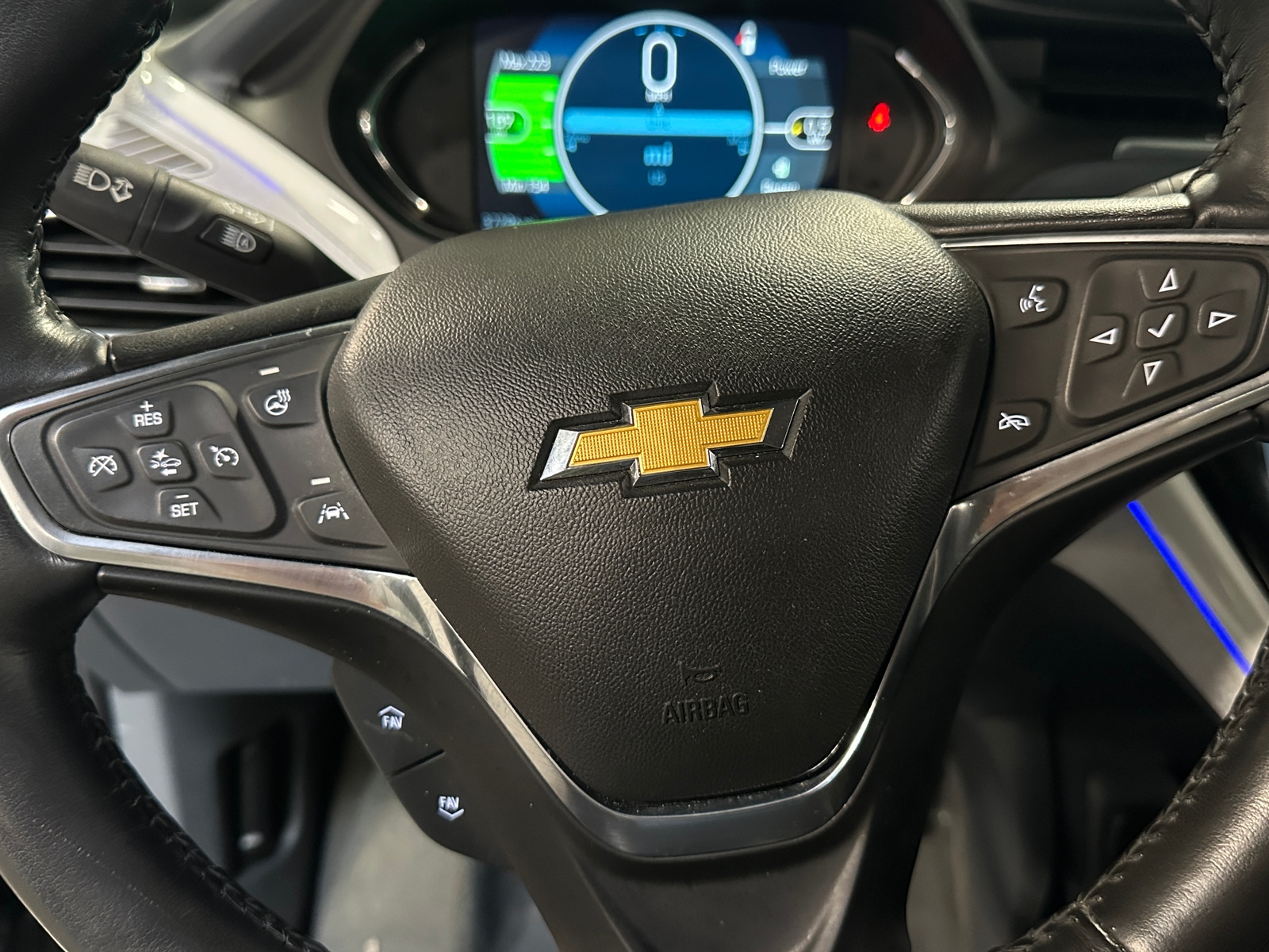 Thumbnail: 2017 Chevrolet Bolt EV - 4