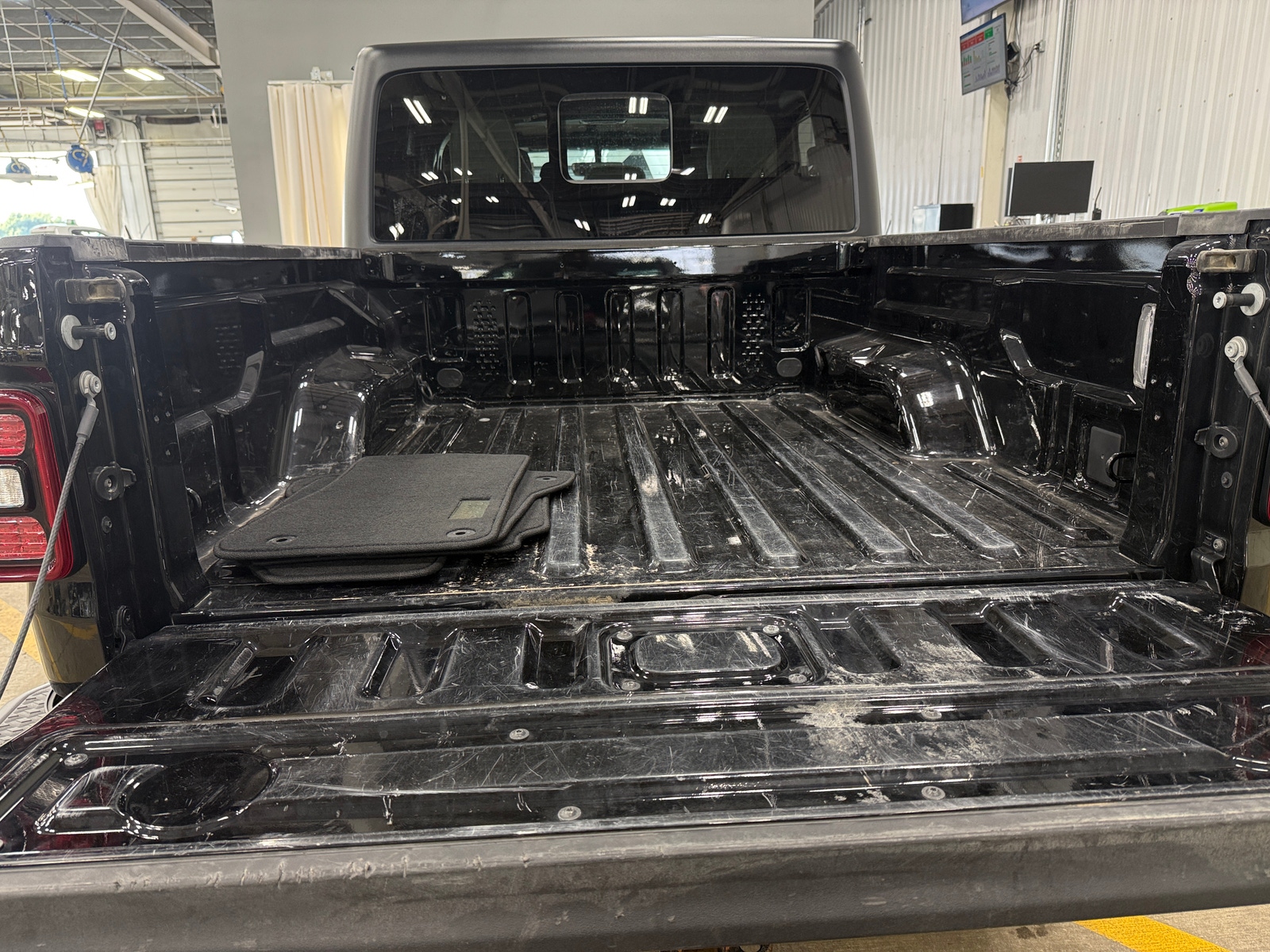 Thumbnail: 2021 Jeep Gladiator - 6