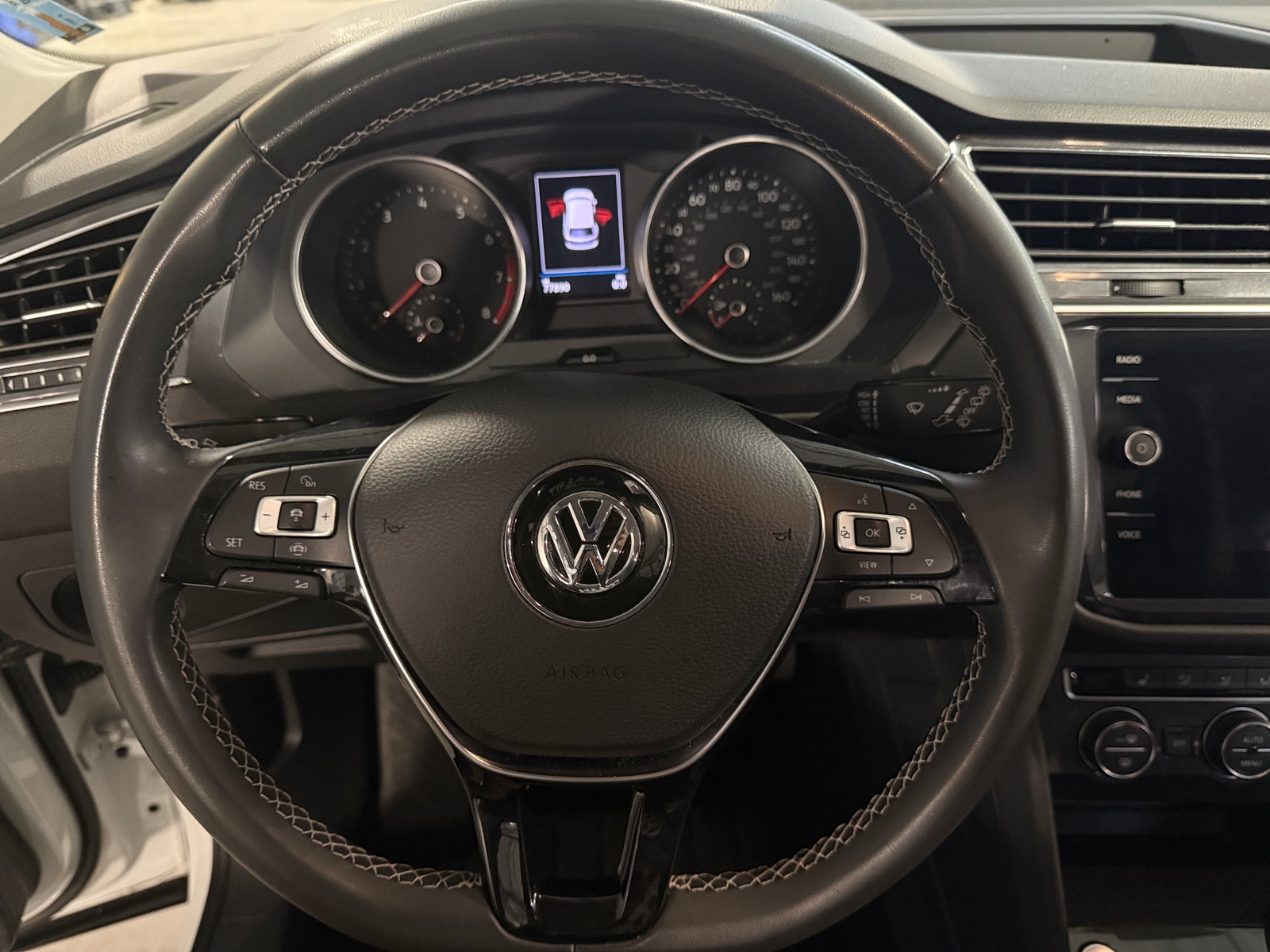 Thumbnail: 2021 Volkswagen Tiguan - 4