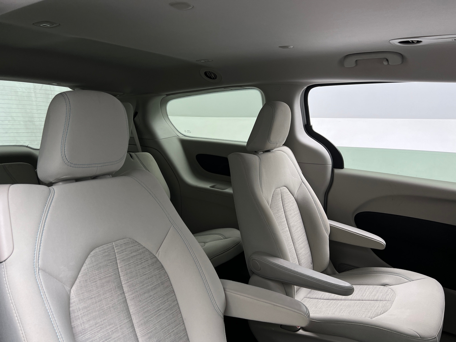 Thumbnail: 2018 Chrysler Pacifica - 6