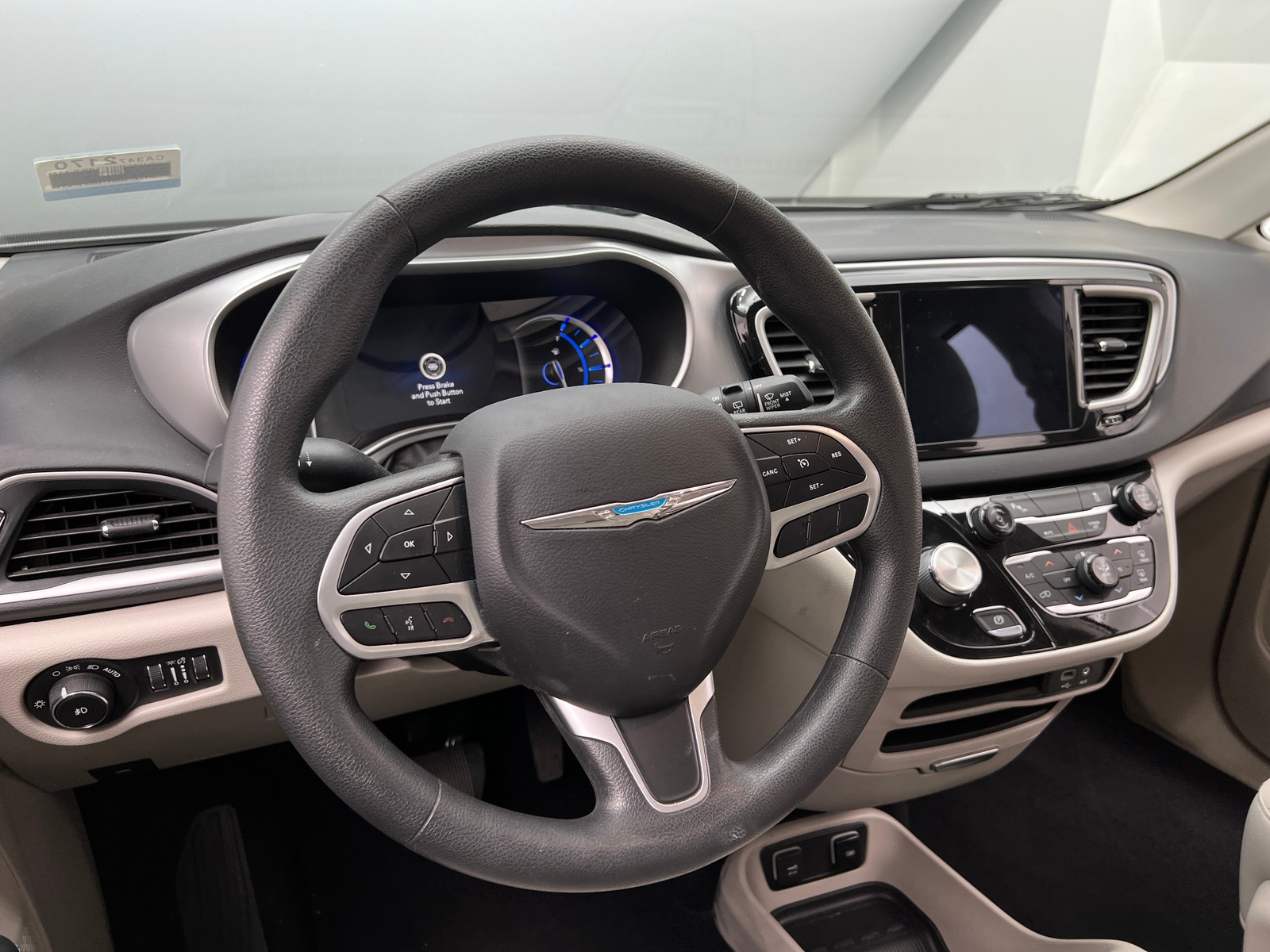 Thumbnail: 2018 Chrysler Pacifica - 5