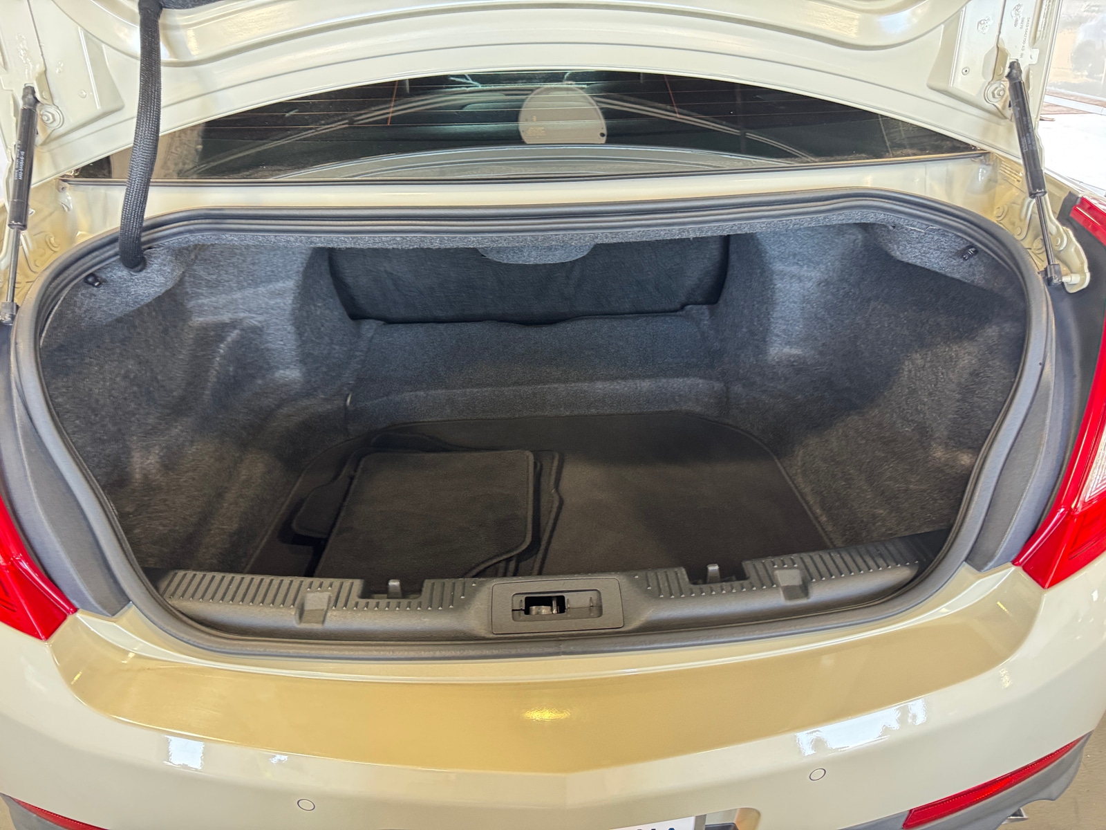 Thumbnail: 2014 Lincoln MKS - 6