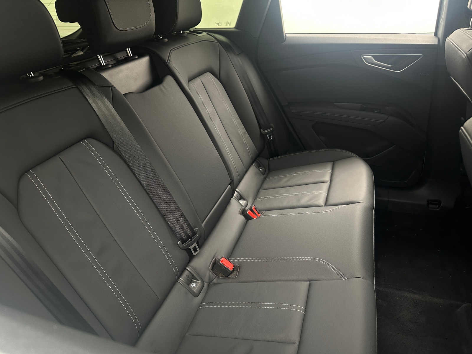 Thumbnail: 2022 Audi Q4 e-tron - 5