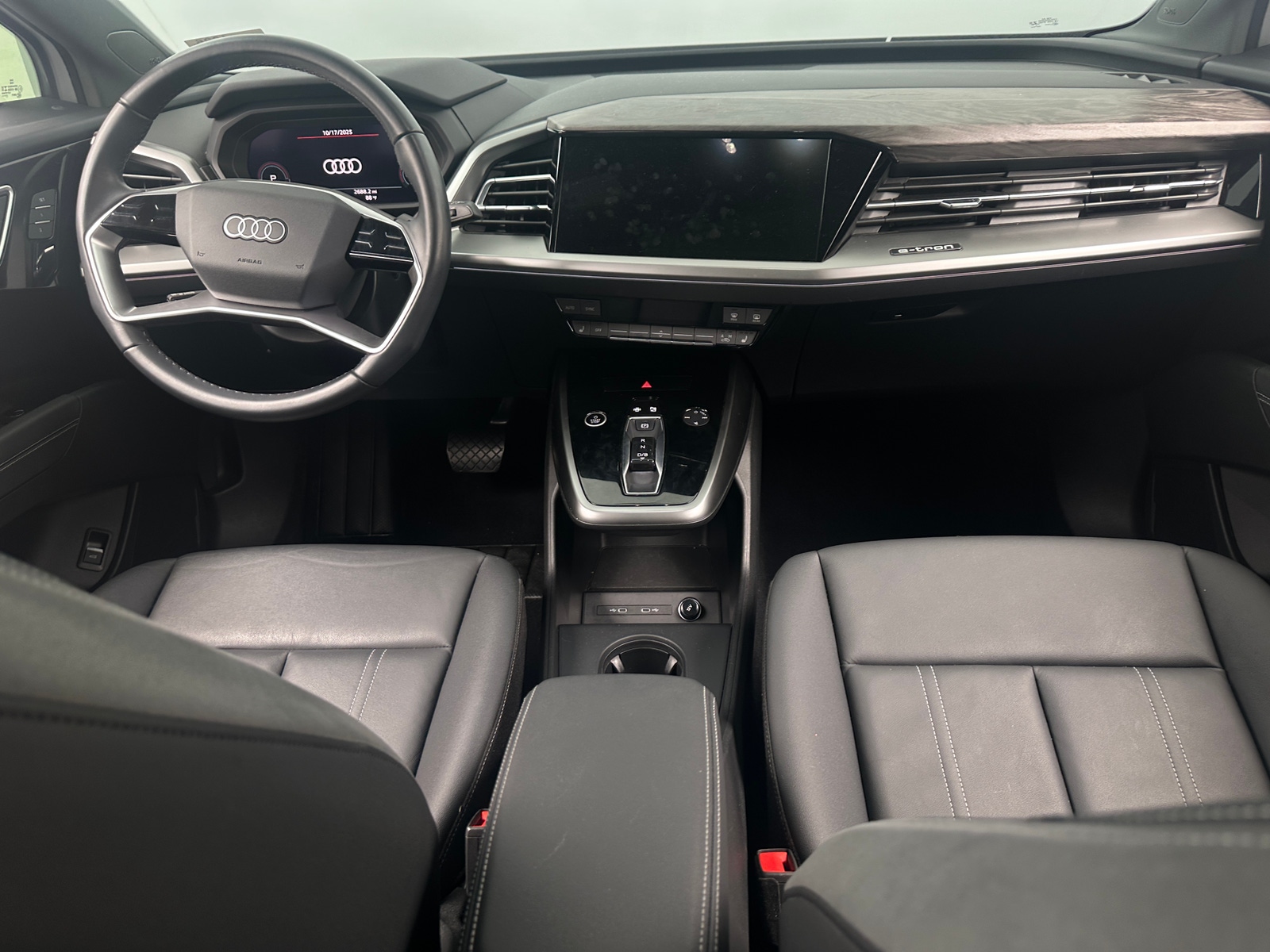 Thumbnail: 2022 Audi Q4 e-tron - 2