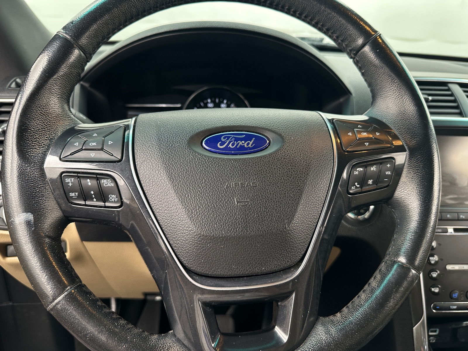 Thumbnail: 2016 Ford Explorer - 4
