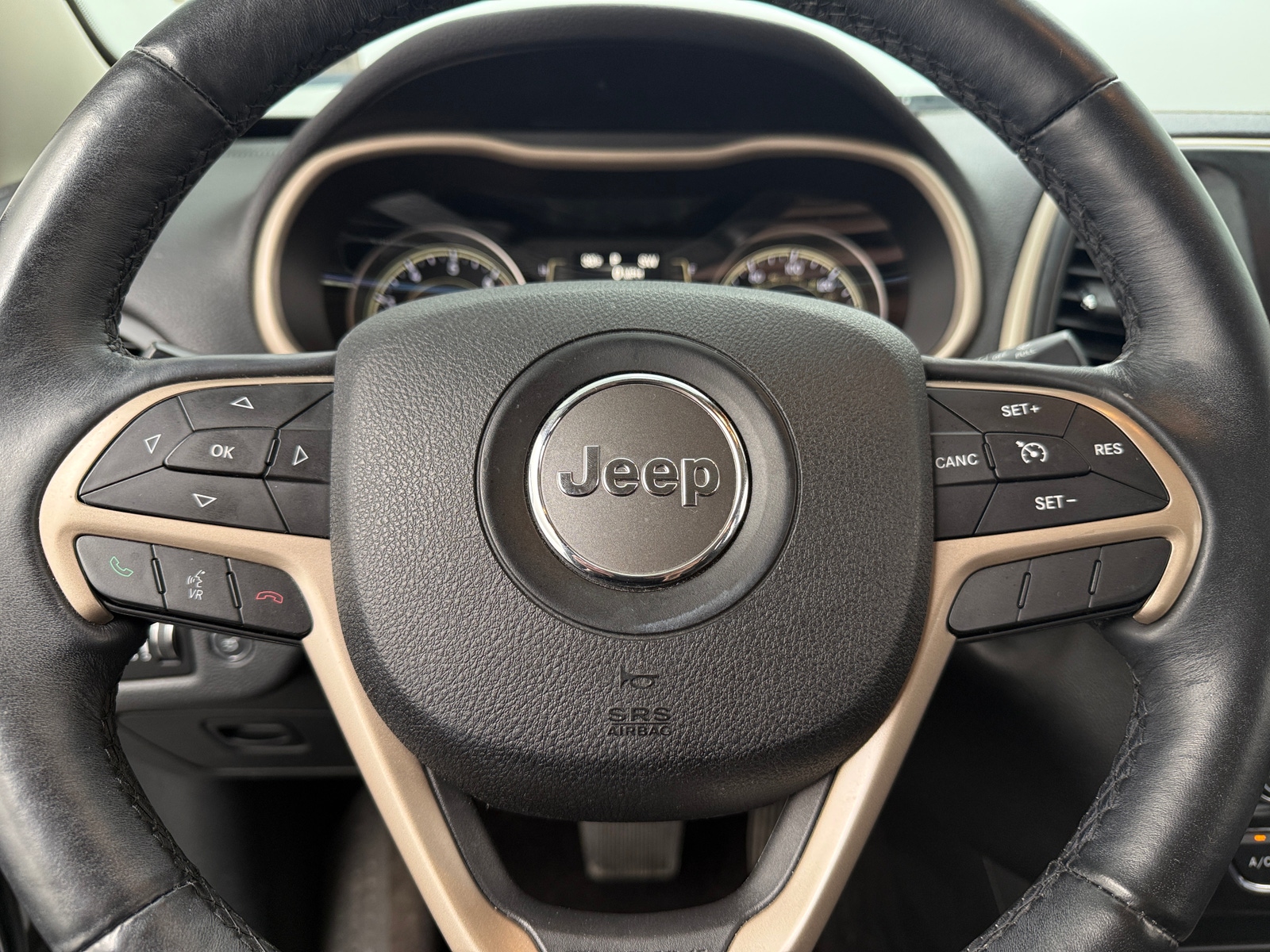 Thumbnail: 2017 Jeep Cherokee - 5