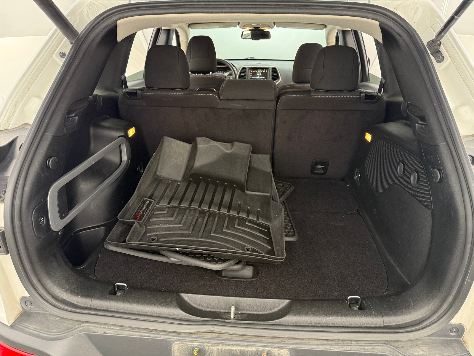 Thumbnail: 2017 Jeep Cherokee - 7