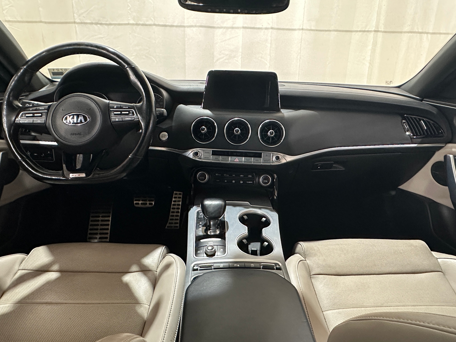 Thumbnail: 2018 Kia Stinger - 2