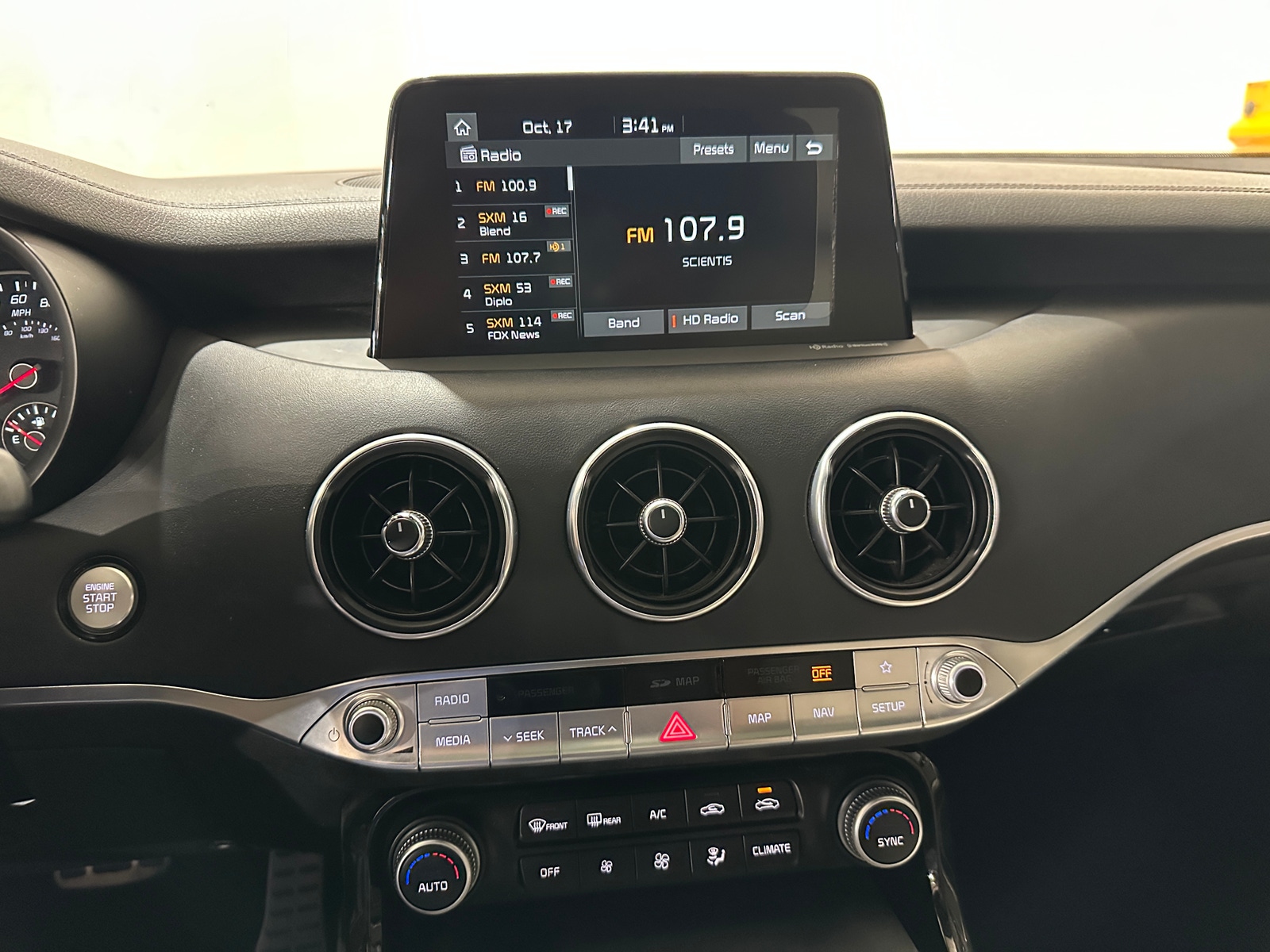 Thumbnail: 2018 Kia Stinger - 3