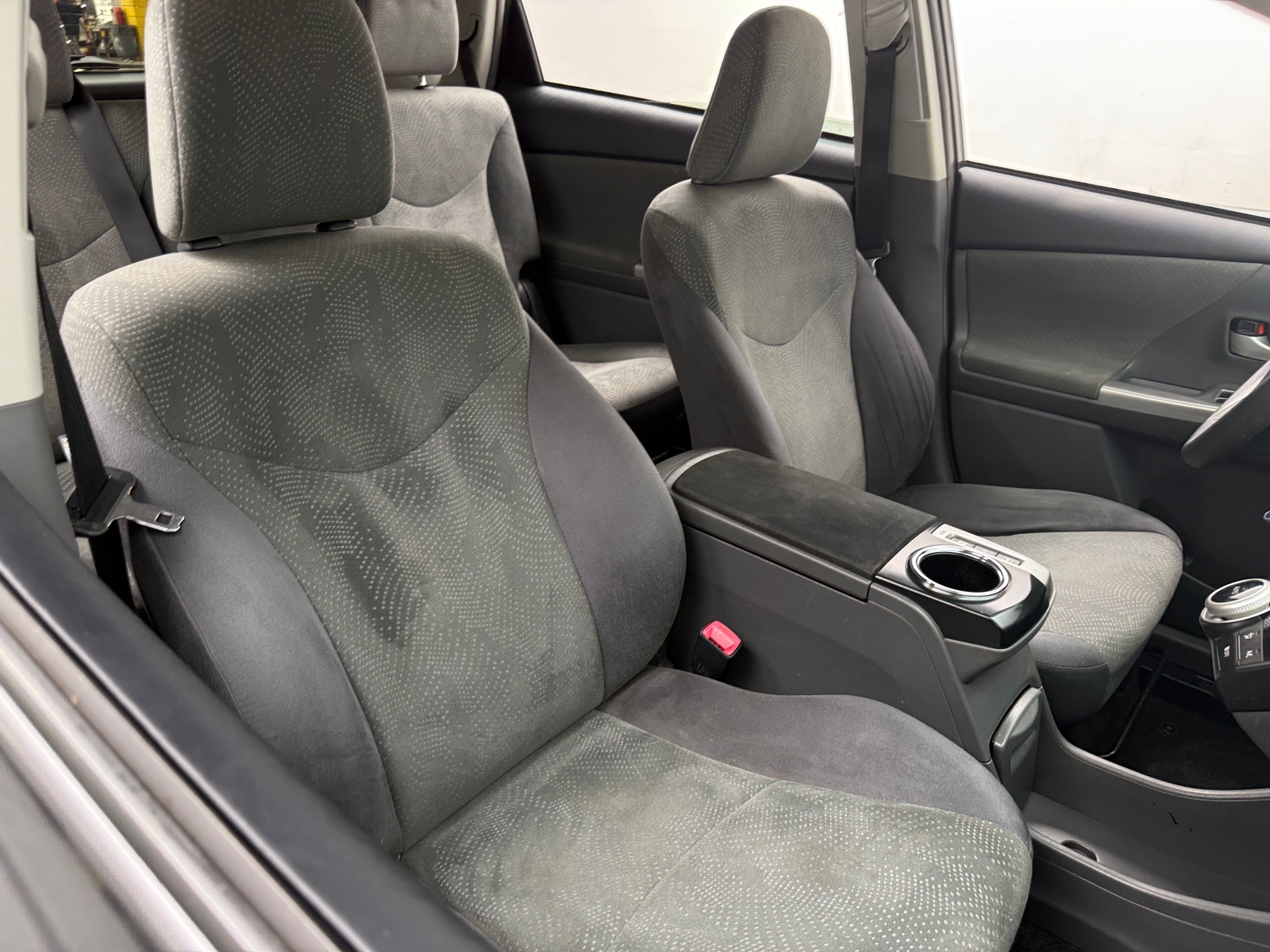 Thumbnail: 2014 Toyota Prius v - 2