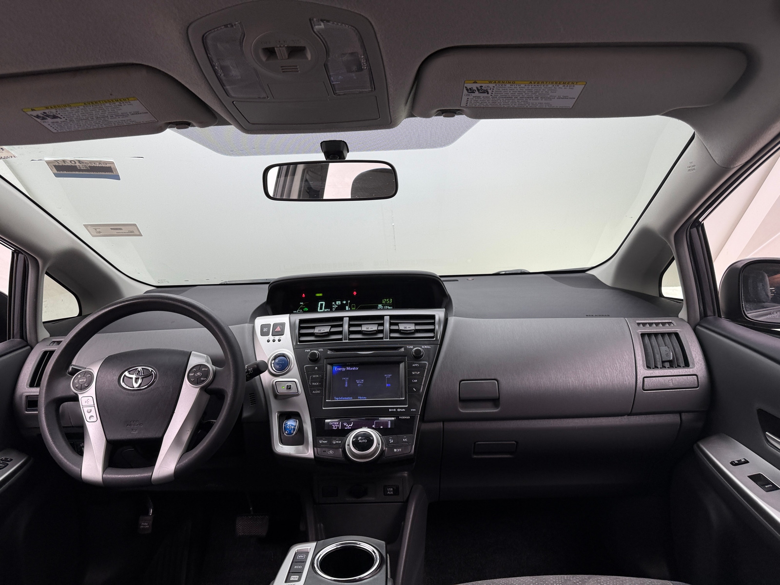 Thumbnail: 2014 Toyota Prius v - 3