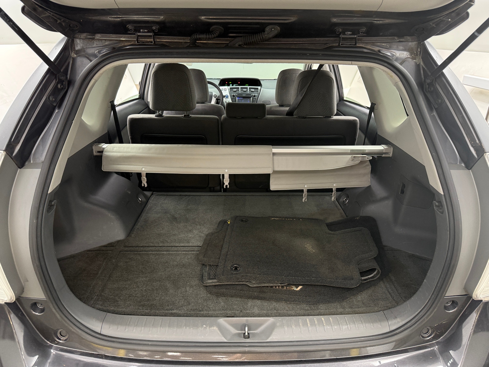 Thumbnail: 2014 Toyota Prius v - 7