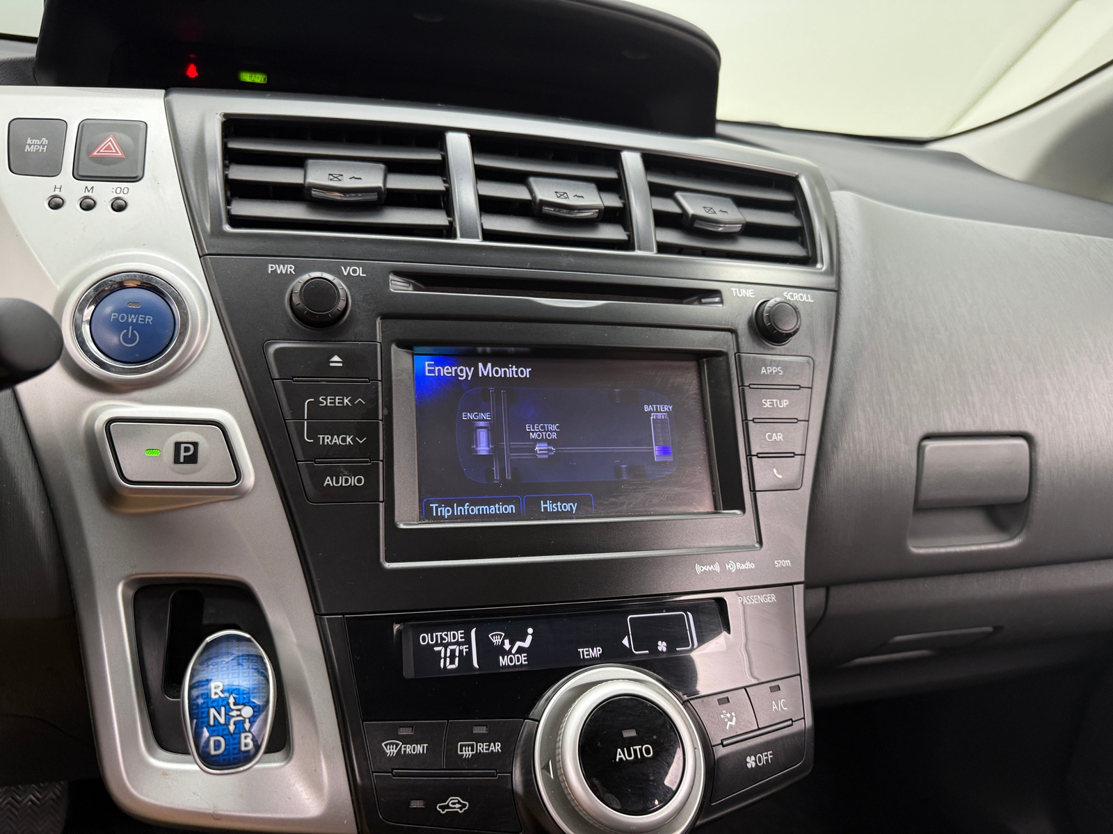 Thumbnail: 2014 Toyota Prius v - 4