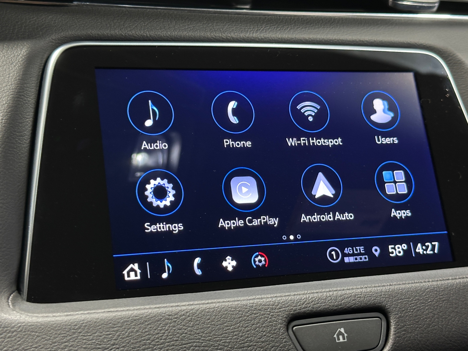 Thumbnail: 2023 Cadillac XT4 - 3