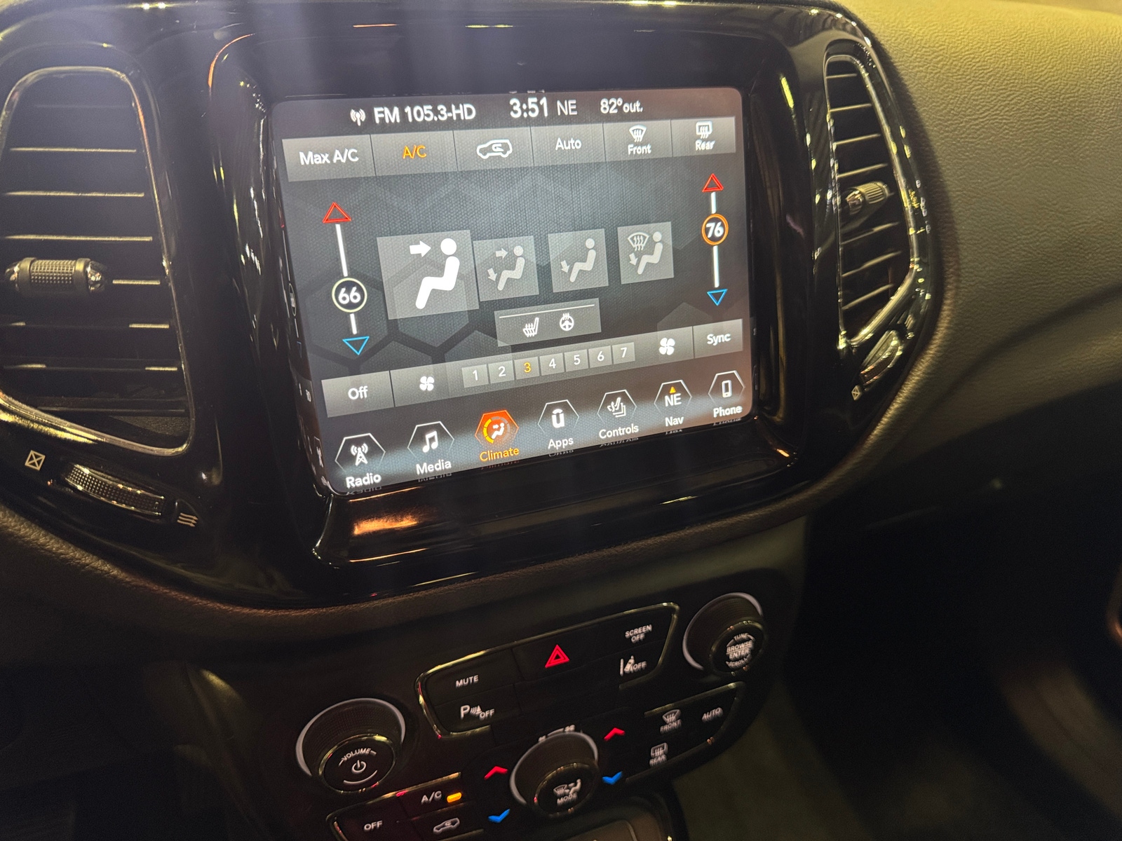 Thumbnail: 2018 Jeep Compass - 3