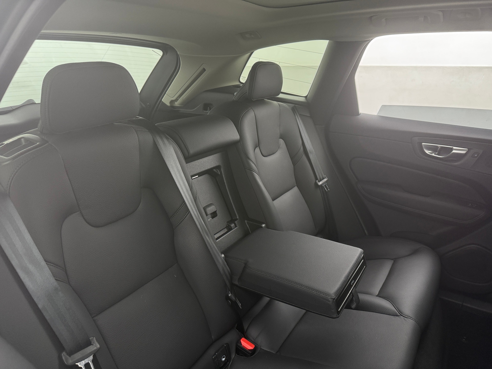 Thumbnail: 2025 Volvo XC60 - 6