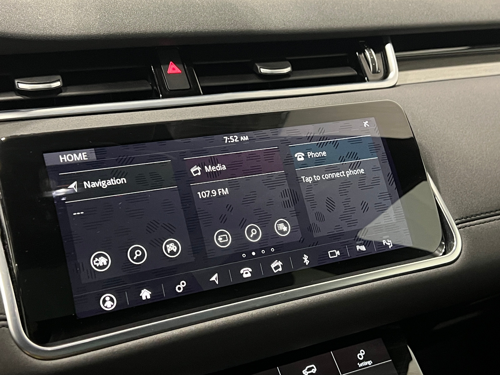 Thumbnail: 2020 Land Rover Range Rover Evoque - 3
