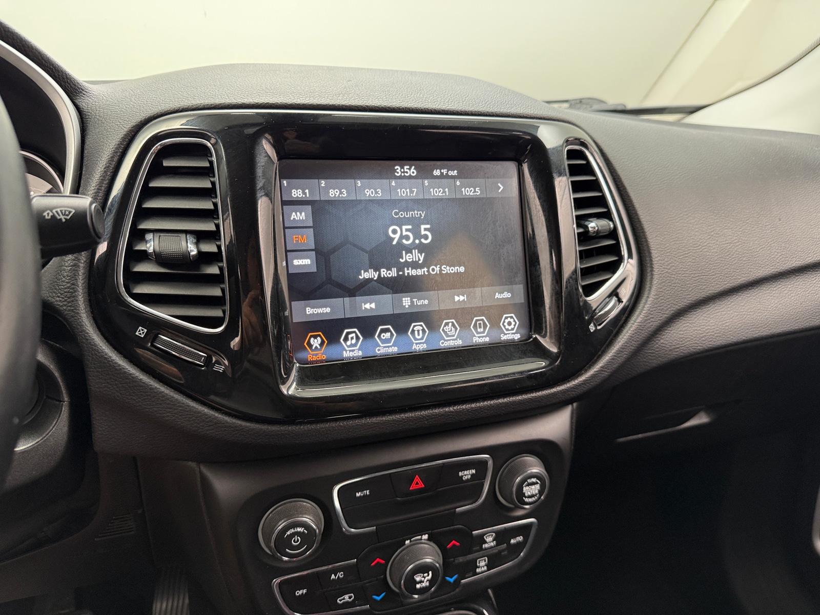 Thumbnail: 2019 Jeep Compass - 3