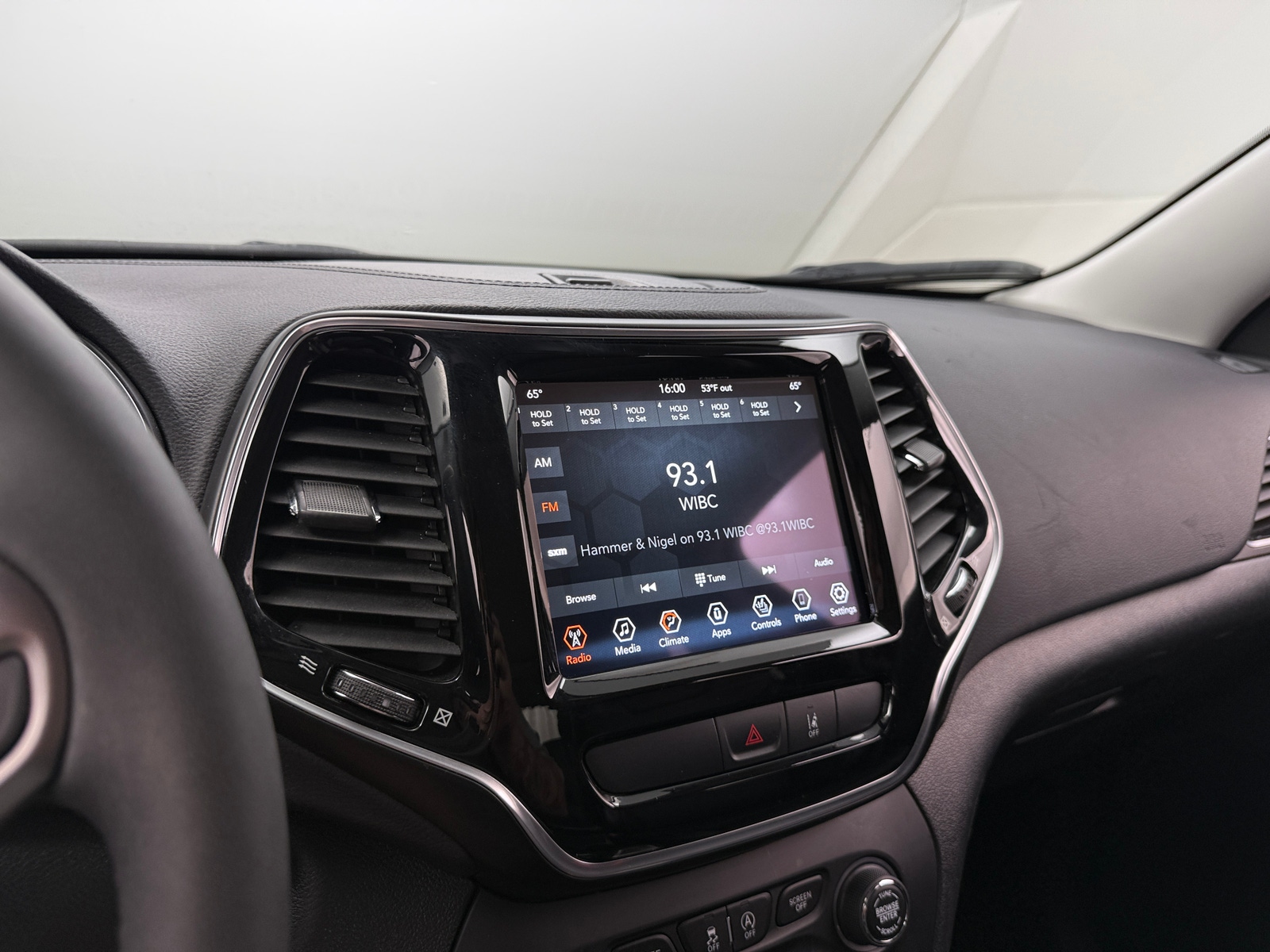 Thumbnail: 2022 Jeep Cherokee - 3
