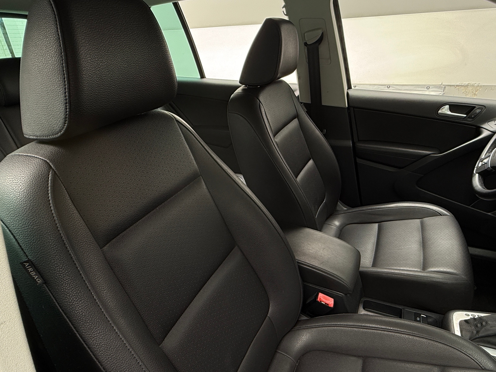 Thumbnail: 2014 Volkswagen Tiguan - 2