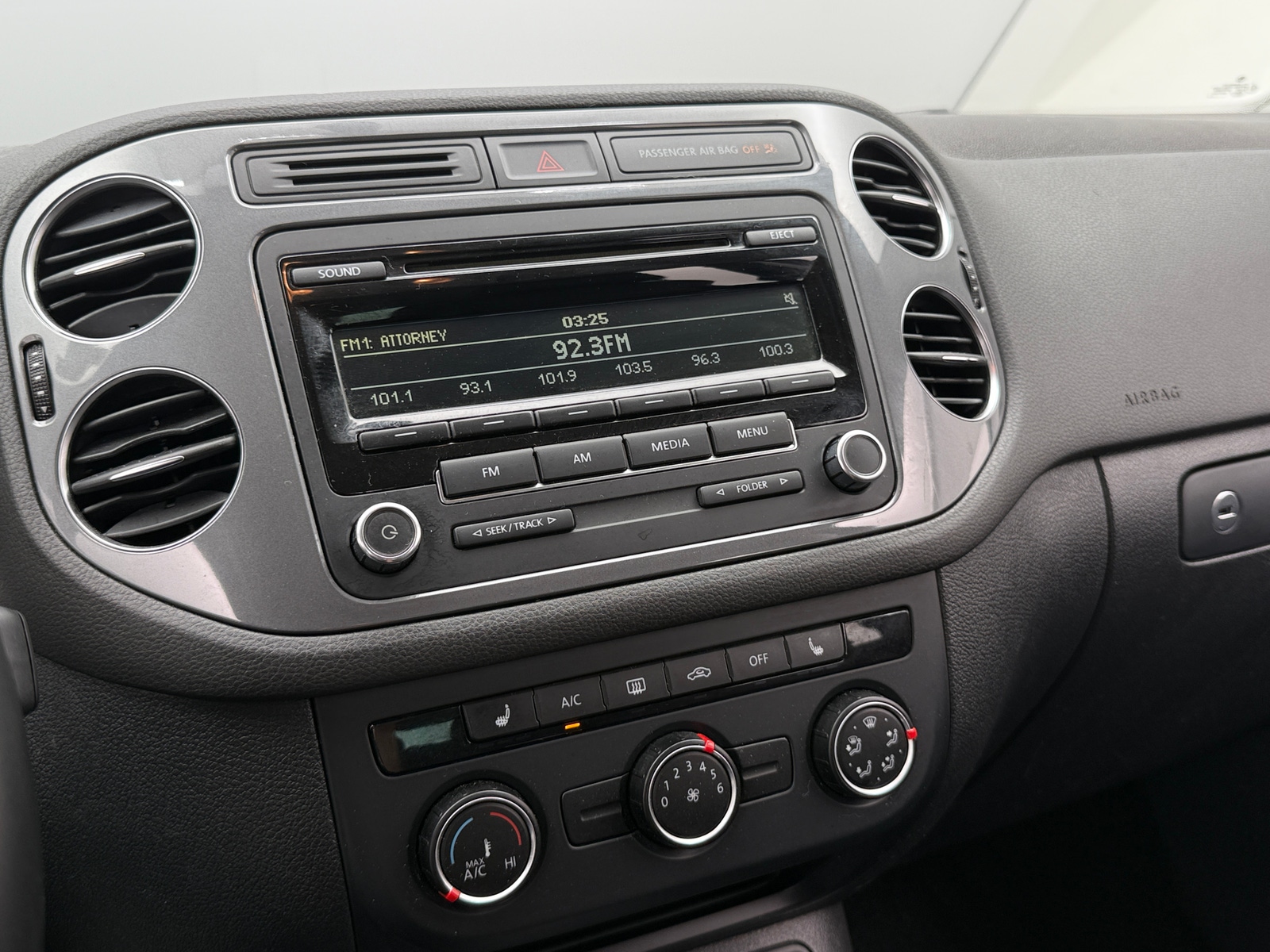 Thumbnail: 2014 Volkswagen Tiguan - 4