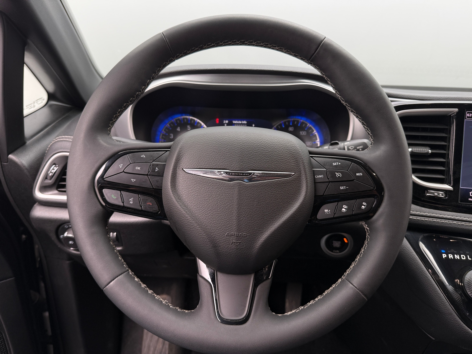 Thumbnail: 2022 Chrysler Pacifica - 4