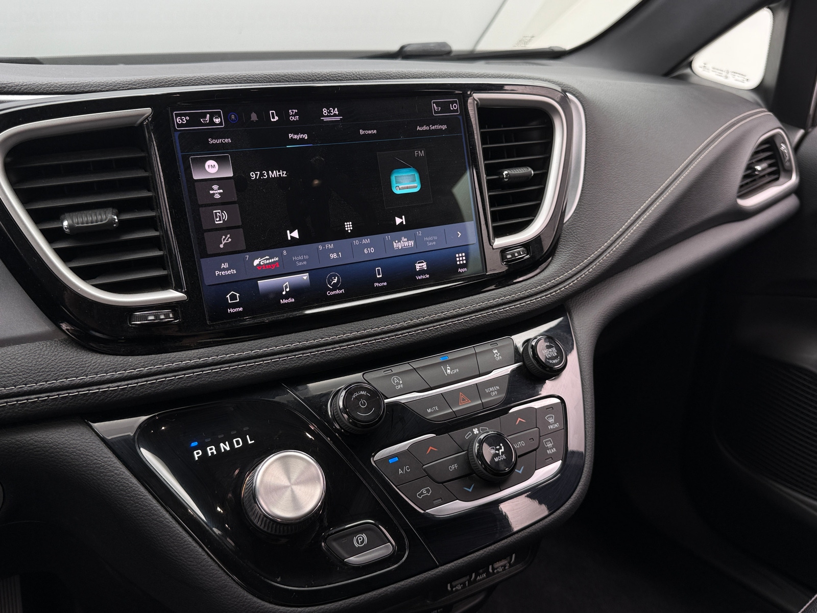 Thumbnail: 2022 Chrysler Pacifica - 3