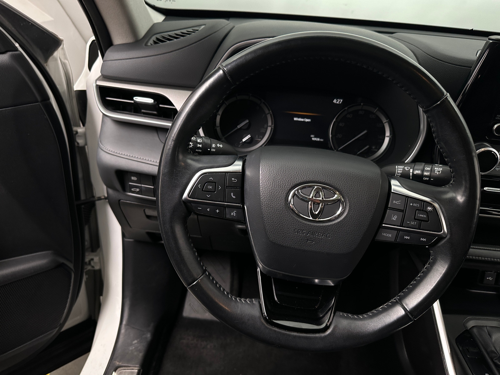 Thumbnail: 2021 Toyota Highlander - 4