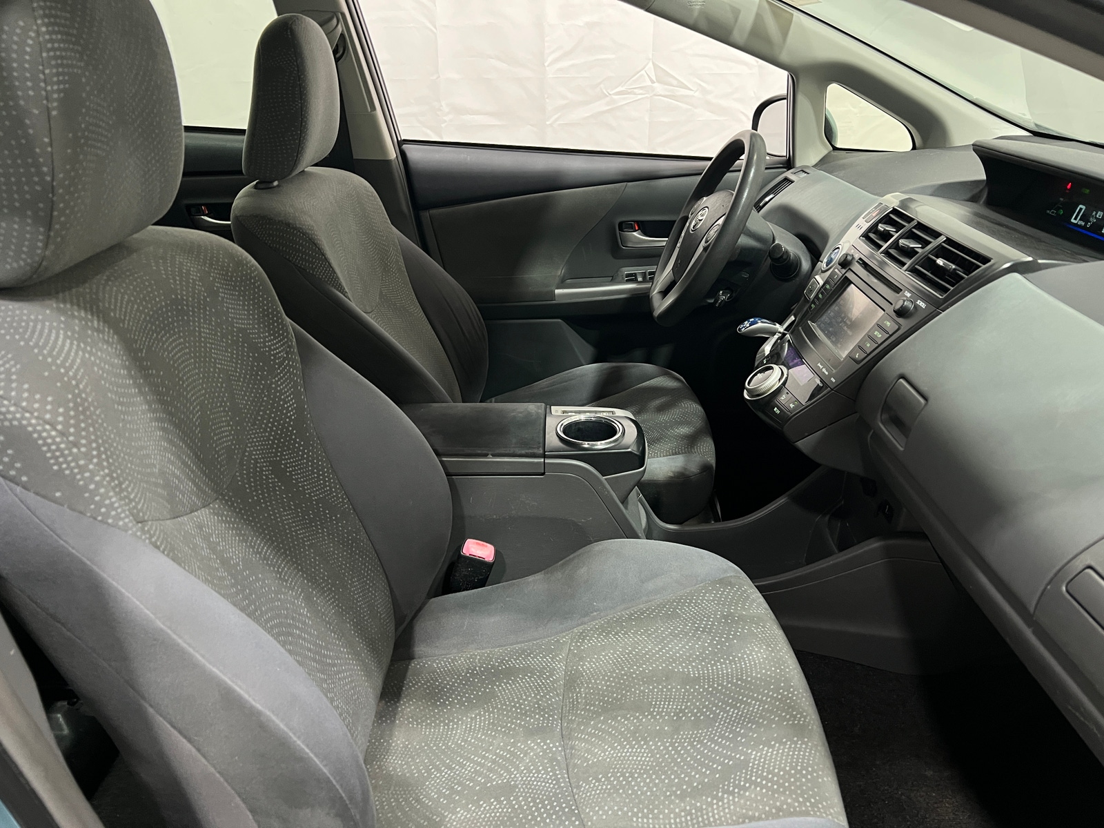 Thumbnail: 2014 Toyota Prius v - 2