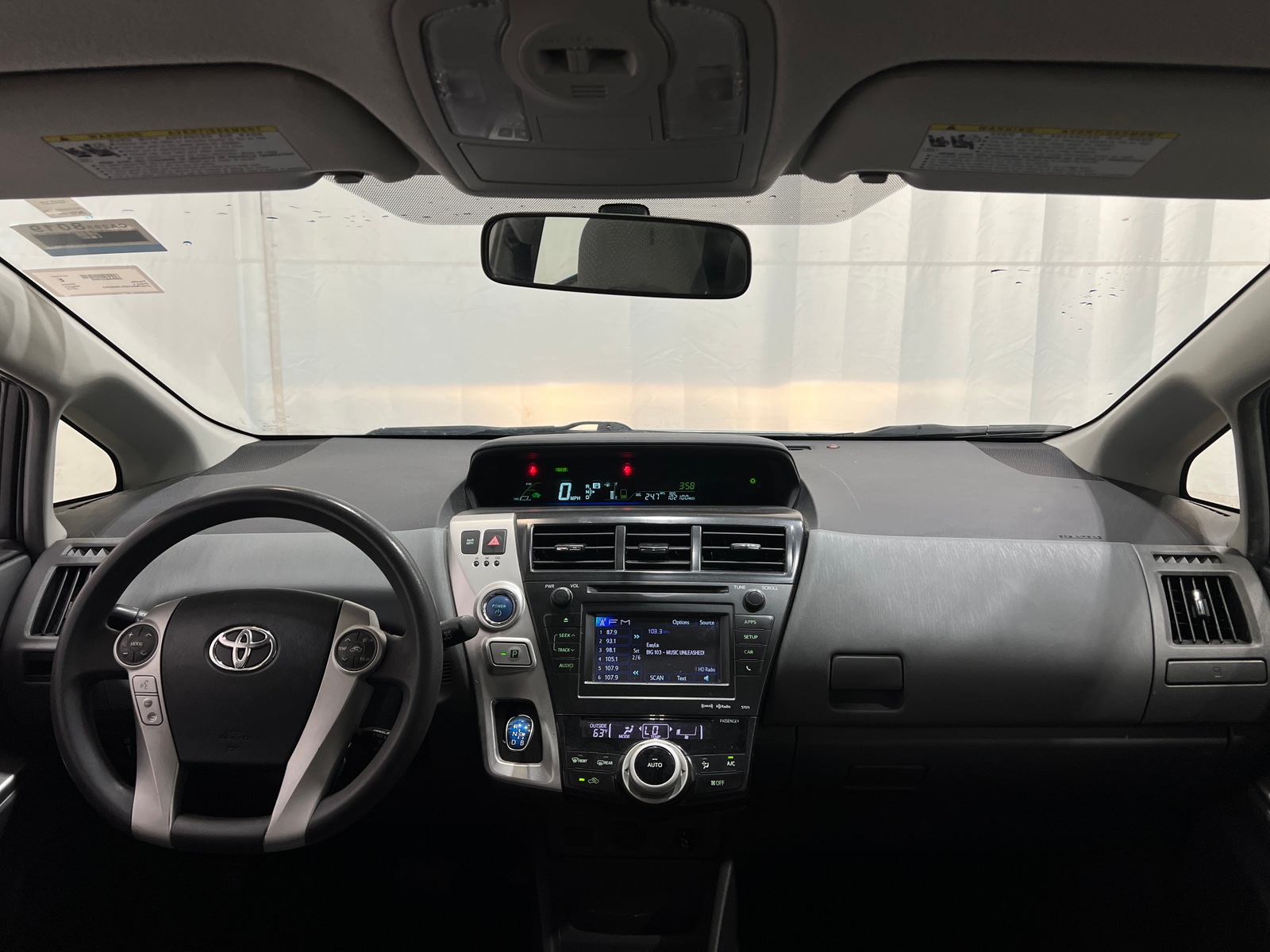 Thumbnail: 2014 Toyota Prius v - 3