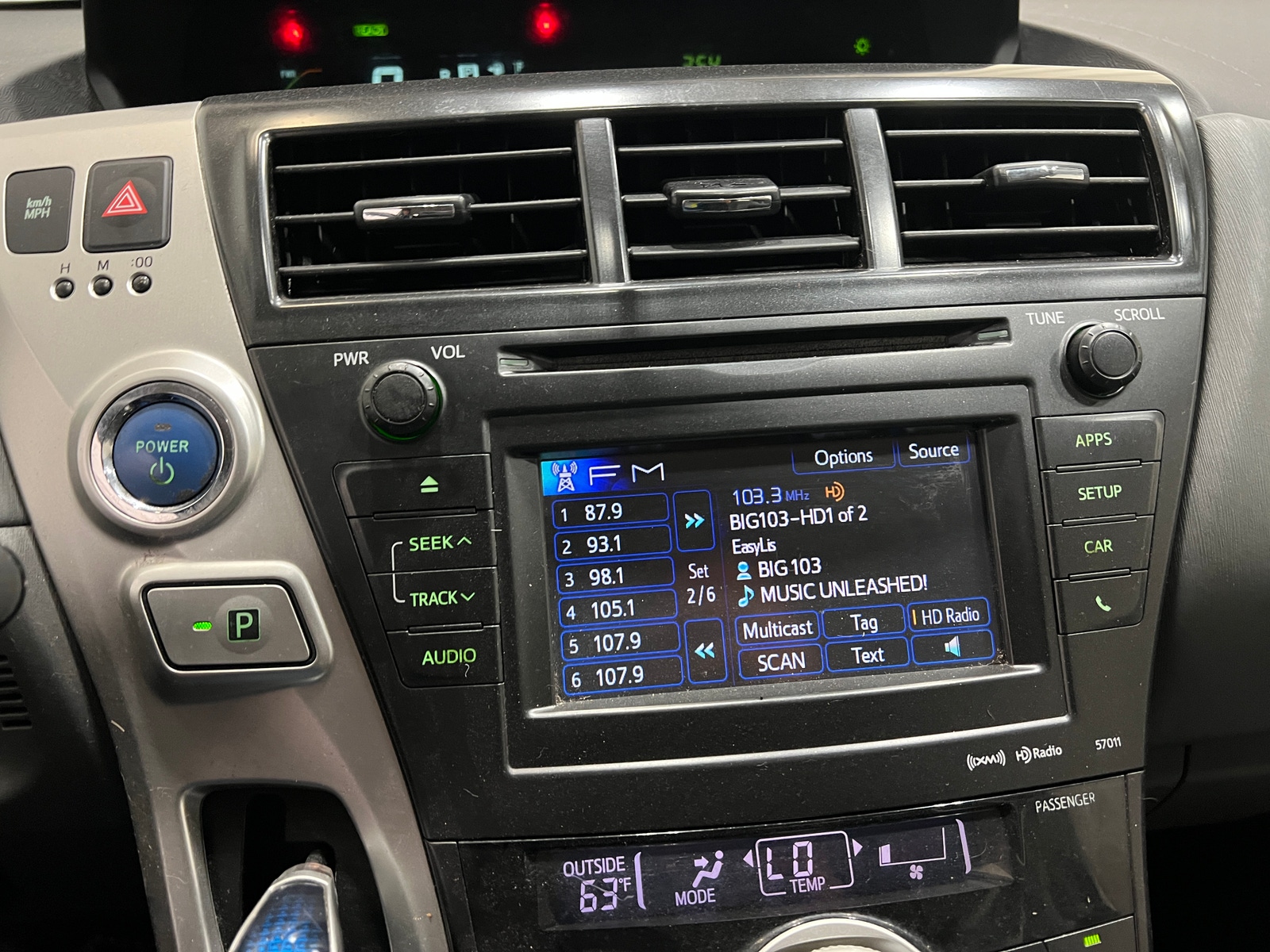 Thumbnail: 2014 Toyota Prius v - 4