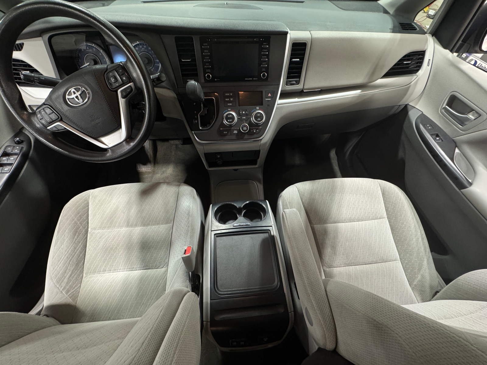 Thumbnail: 2018 Toyota Sienna - 3