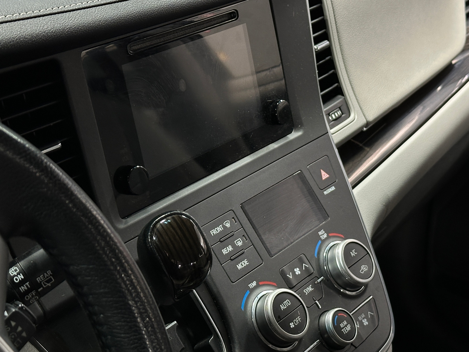 Thumbnail: 2015 Toyota Sienna - 3