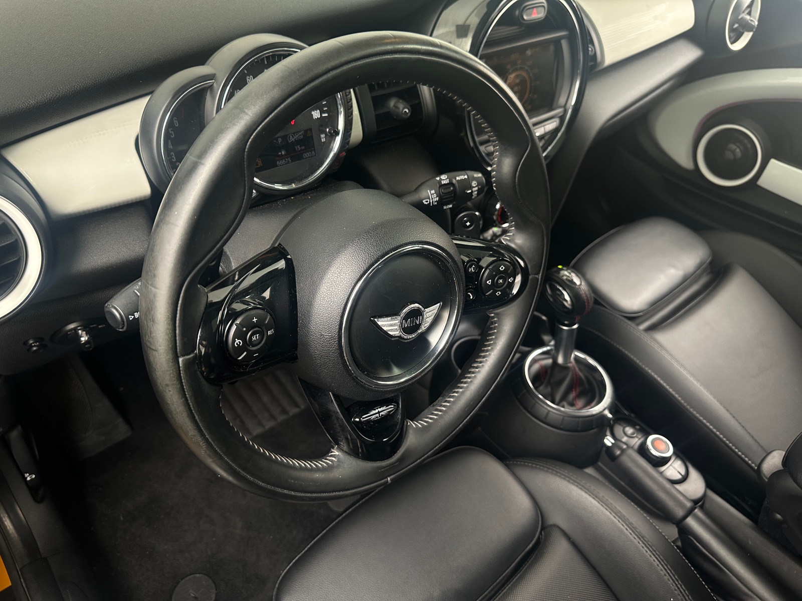 Thumbnail: 2015 MINI Cooper Hardtop - 4
