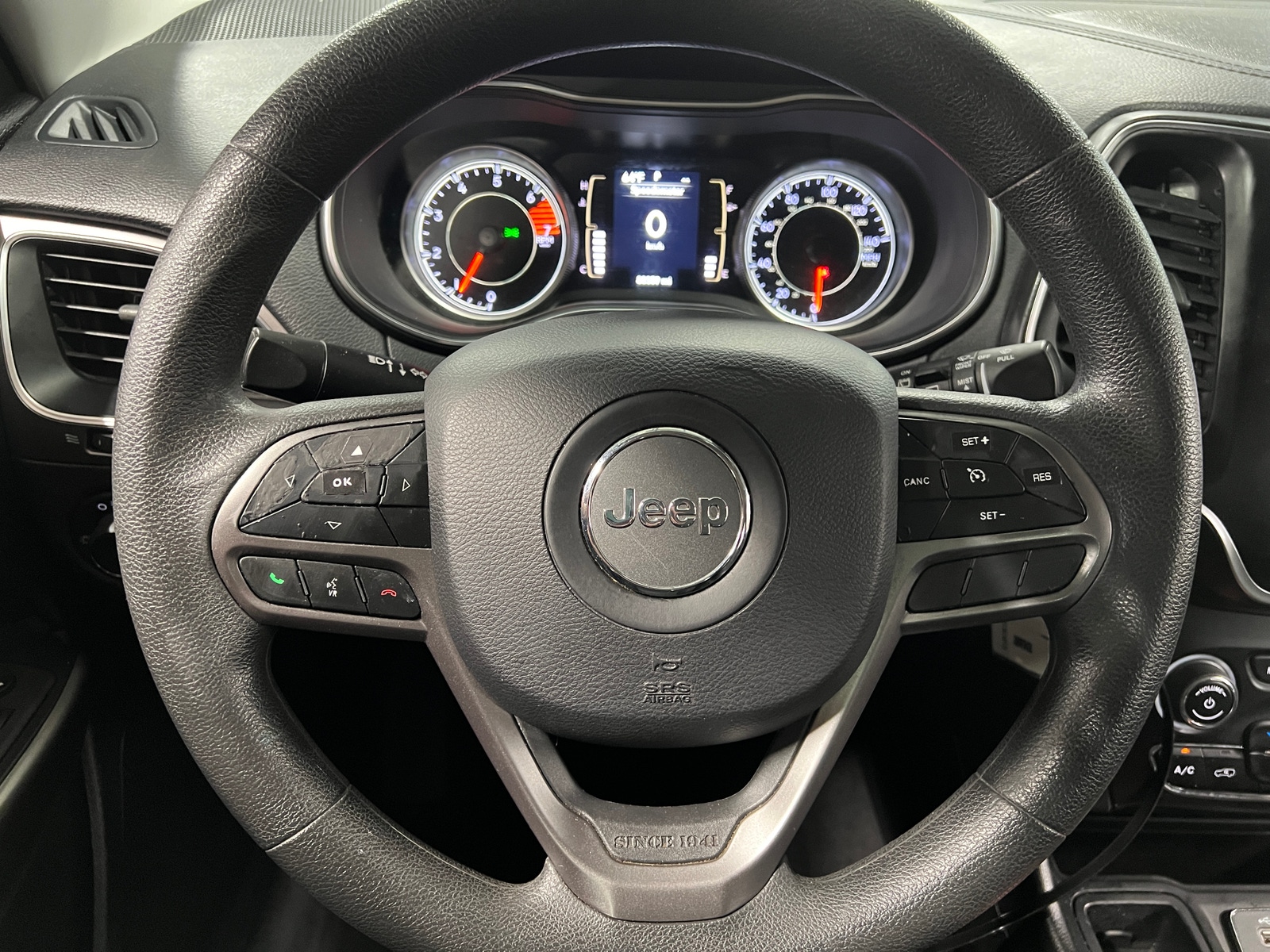 Thumbnail: 2020 Jeep Cherokee - 5