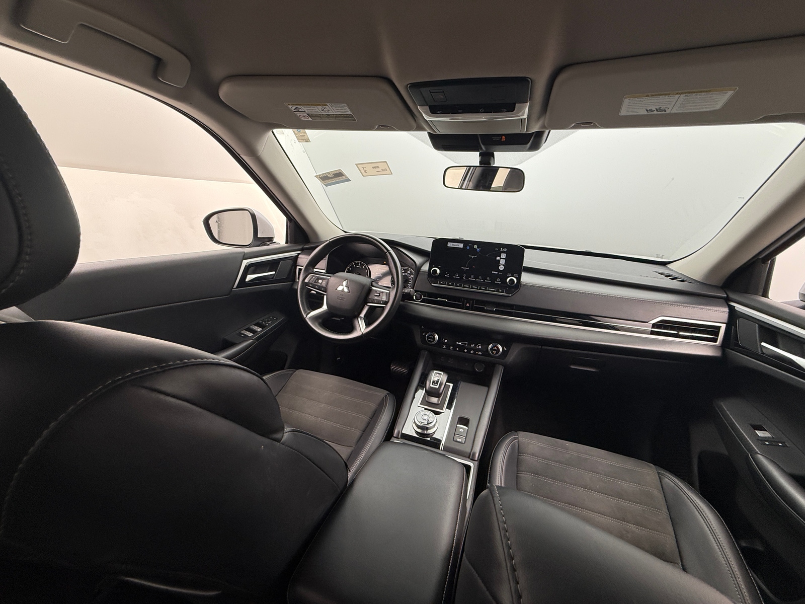 Thumbnail: 2024 Mitsubishi Outlander - 2