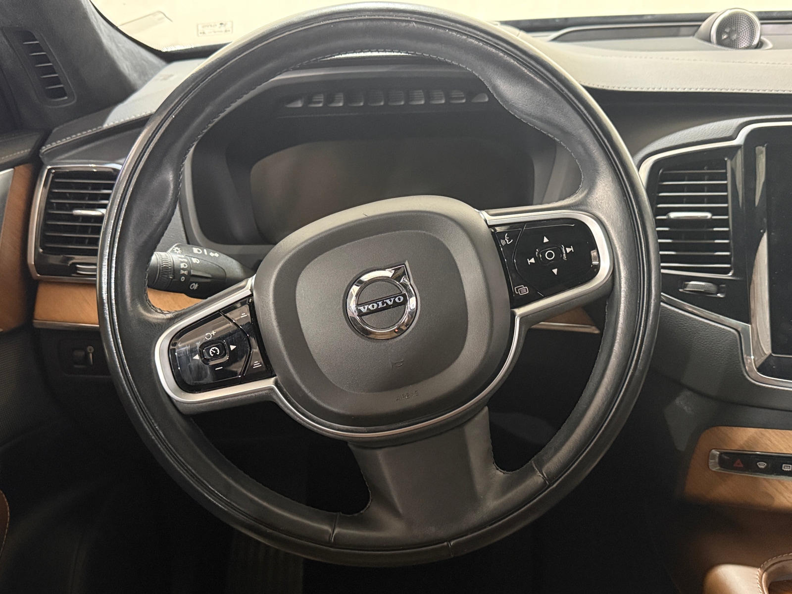 Thumbnail: 2020 Volvo XC90 - 4