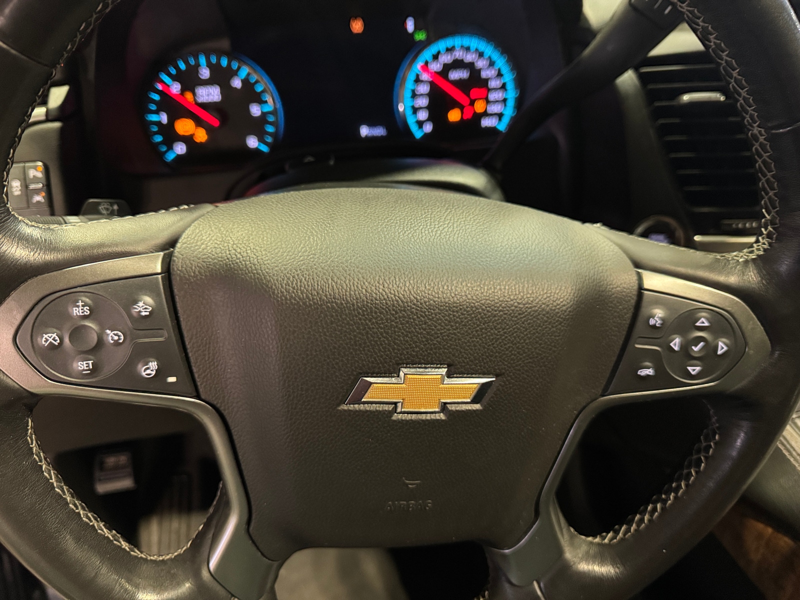 Thumbnail: 2019 Chevrolet Suburban - 4