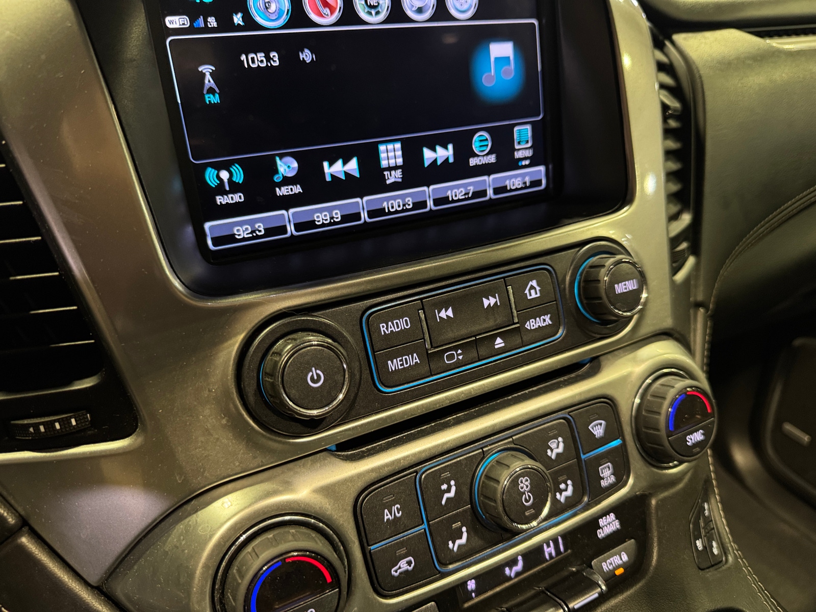 Thumbnail: 2019 Chevrolet Suburban - 3