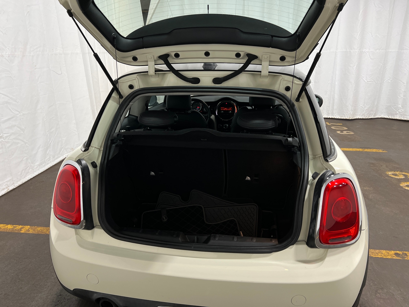 Thumbnail: 2014 MINI Cooper Hardtop - 6