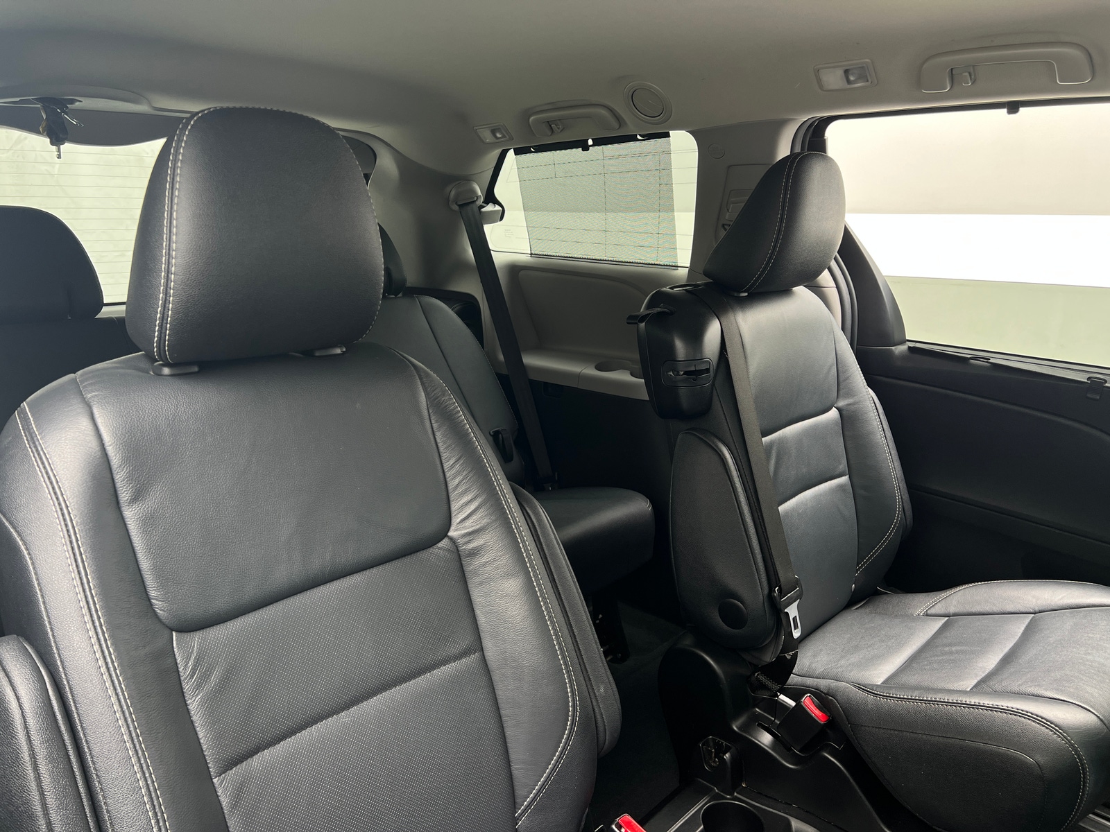 Thumbnail: 2017 Toyota Sienna - 6