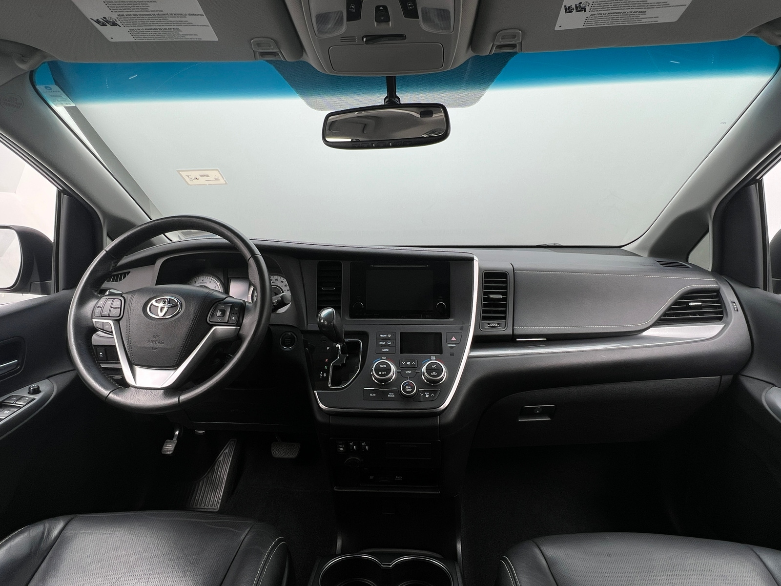 Thumbnail: 2017 Toyota Sienna - 3