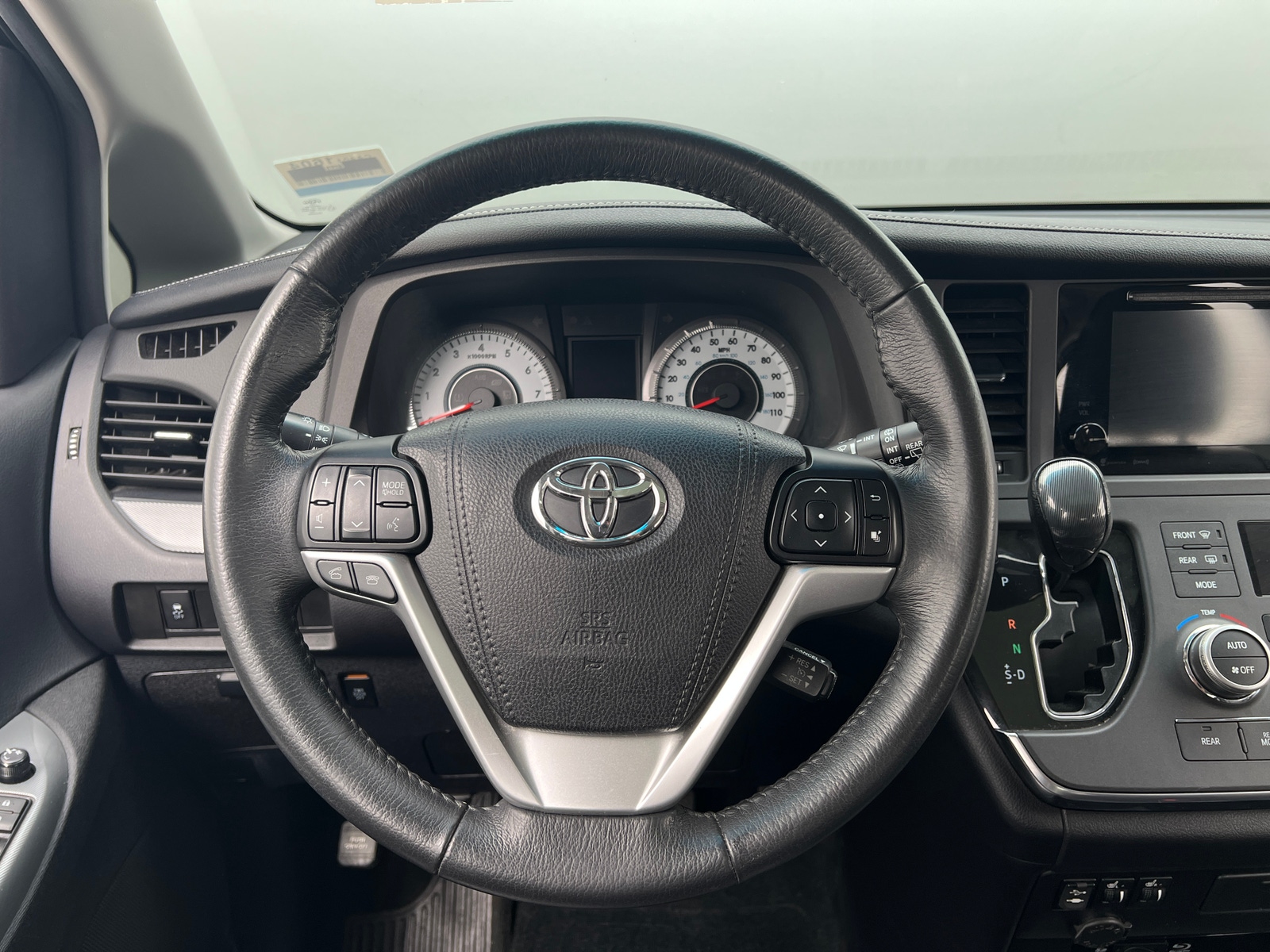 Thumbnail: 2017 Toyota Sienna - 5