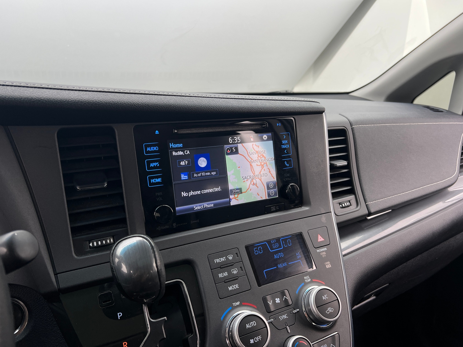 Thumbnail: 2017 Toyota Sienna - 4