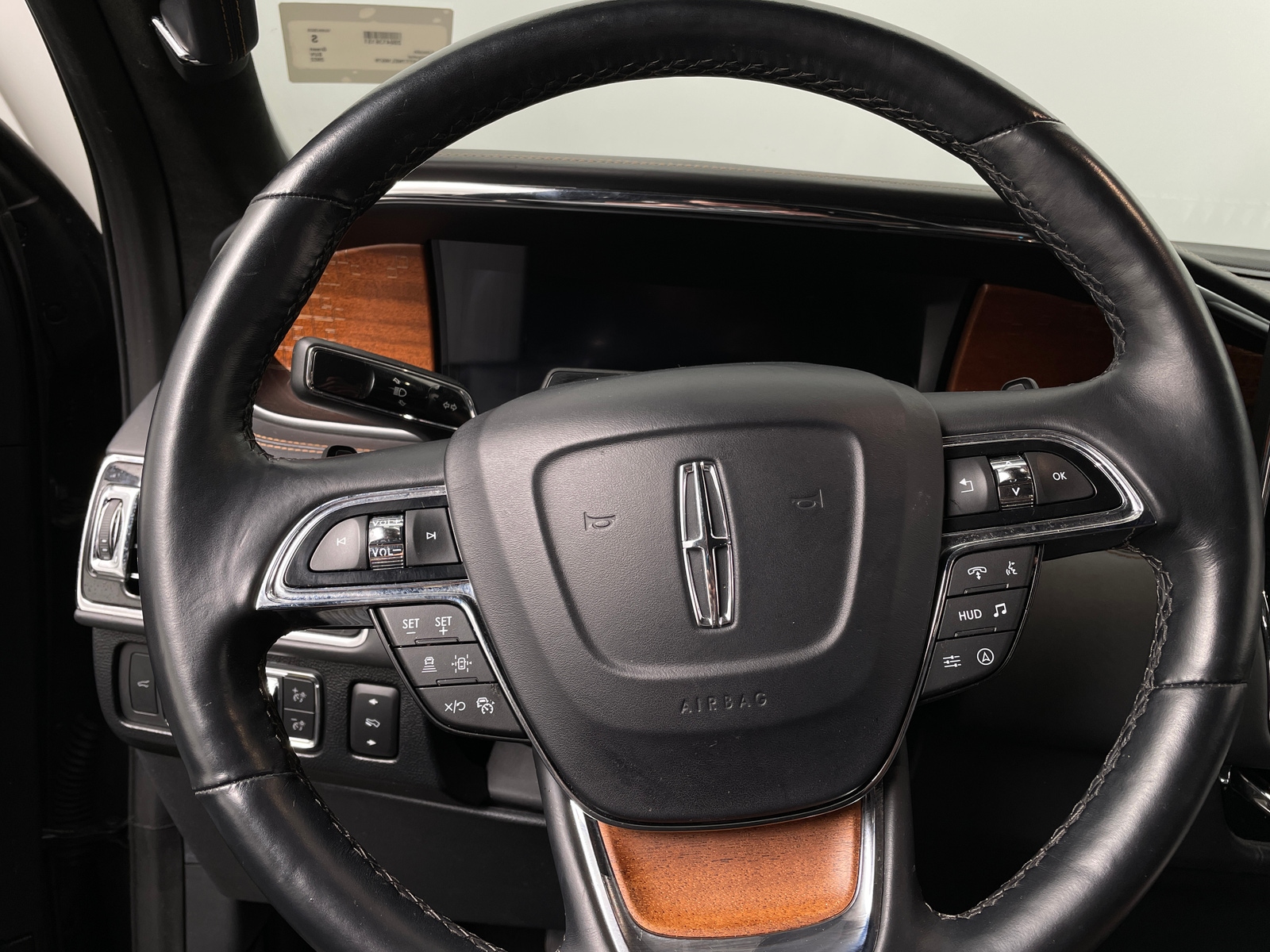 Thumbnail: 2022 Lincoln Navigator - 4